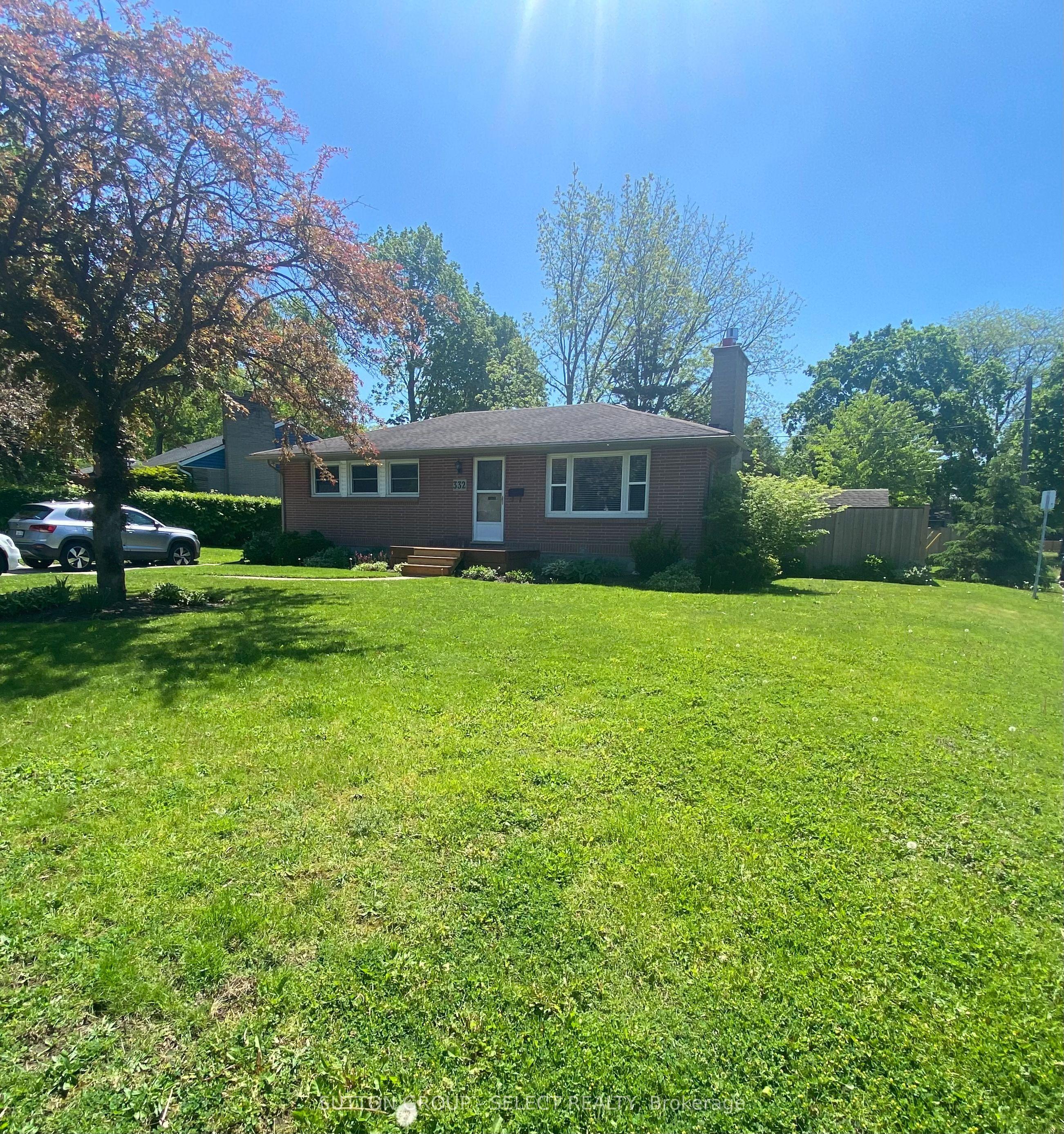 332 Ridgewood Crescent — photo 1