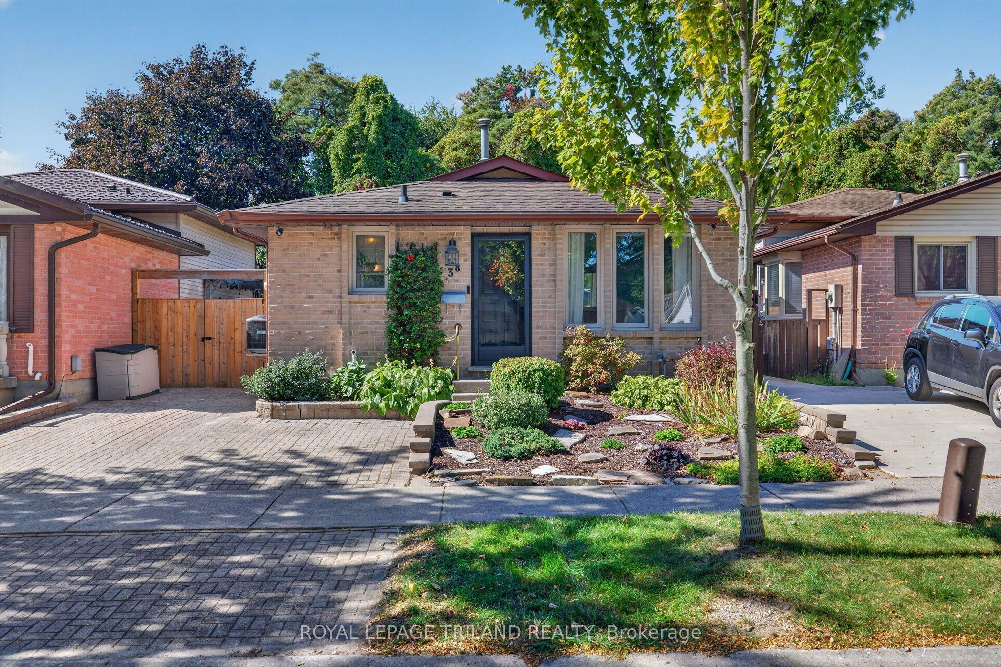 38 Caprice Crescent — photo 1