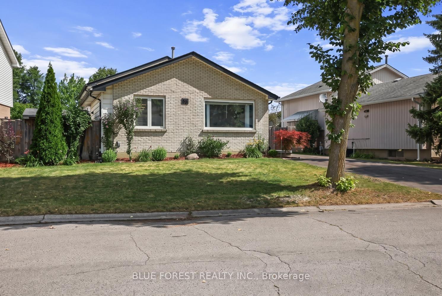 55 Archer Crescent — photo 1
