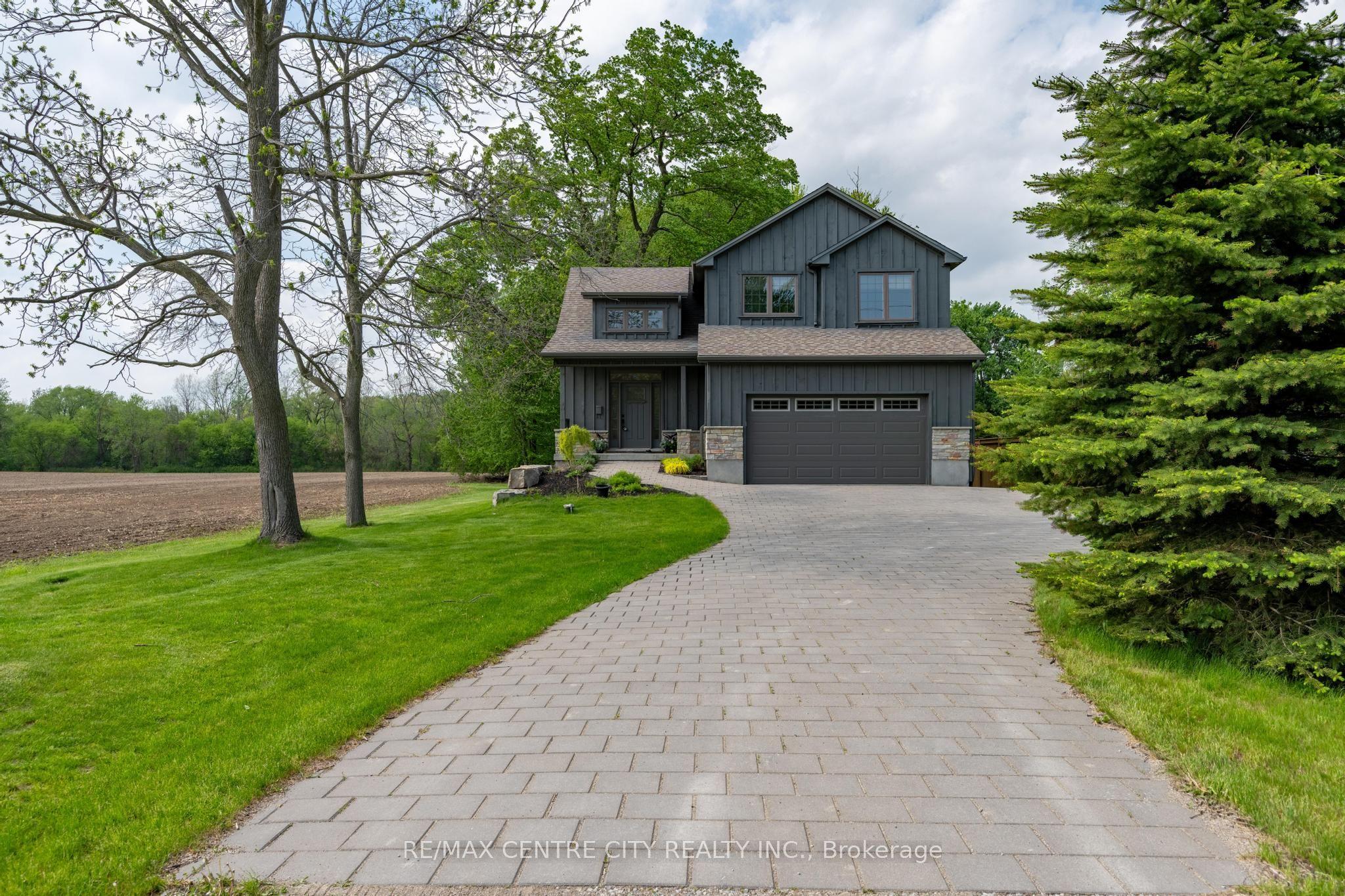 2580 Dundas Street — photo 1