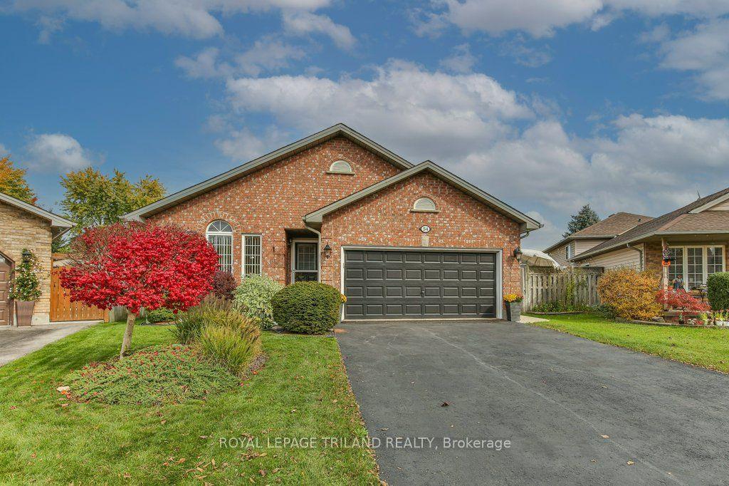 54 BOWCOTT Crescent — photo 1