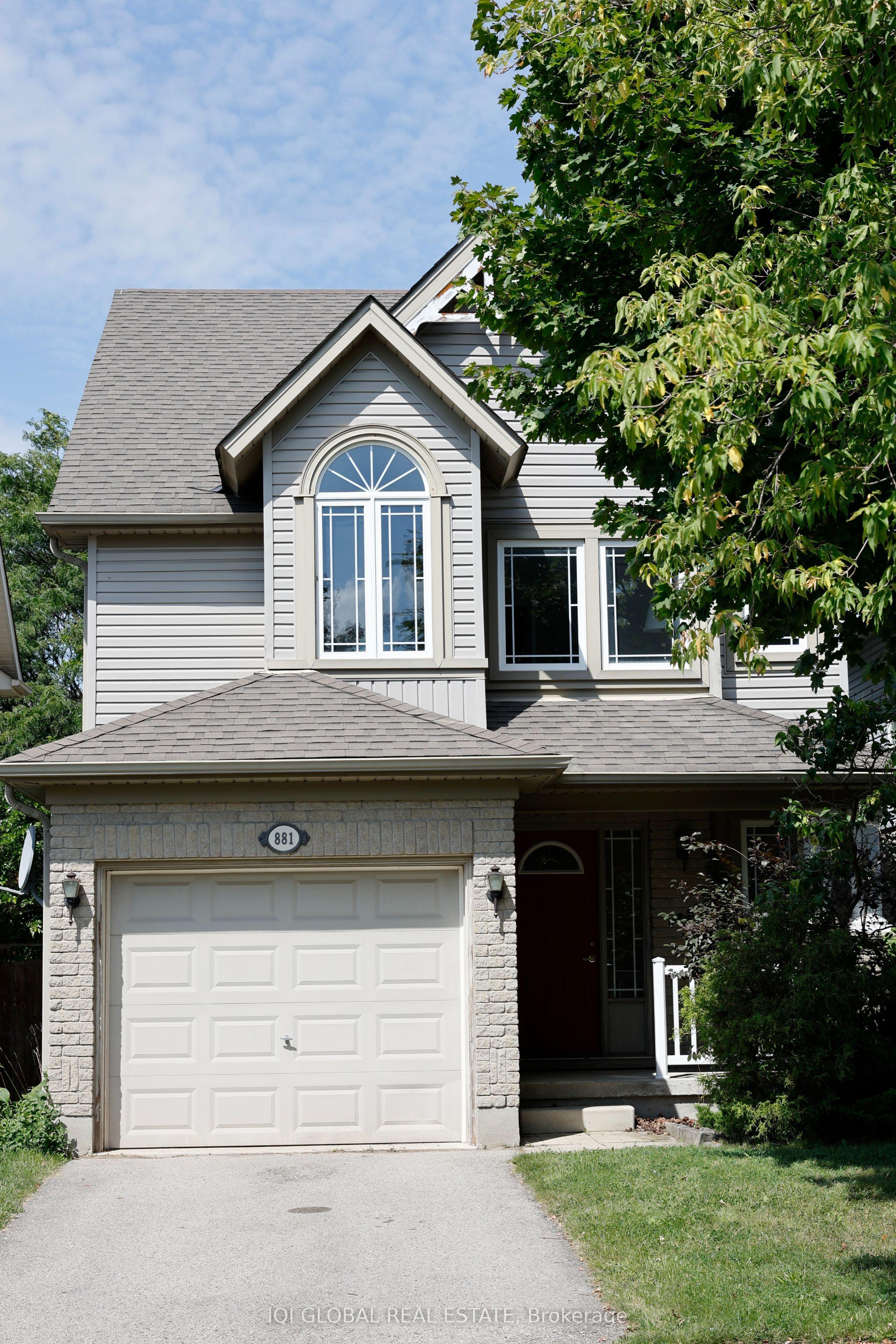 881 Blacksmith Street — photo 1