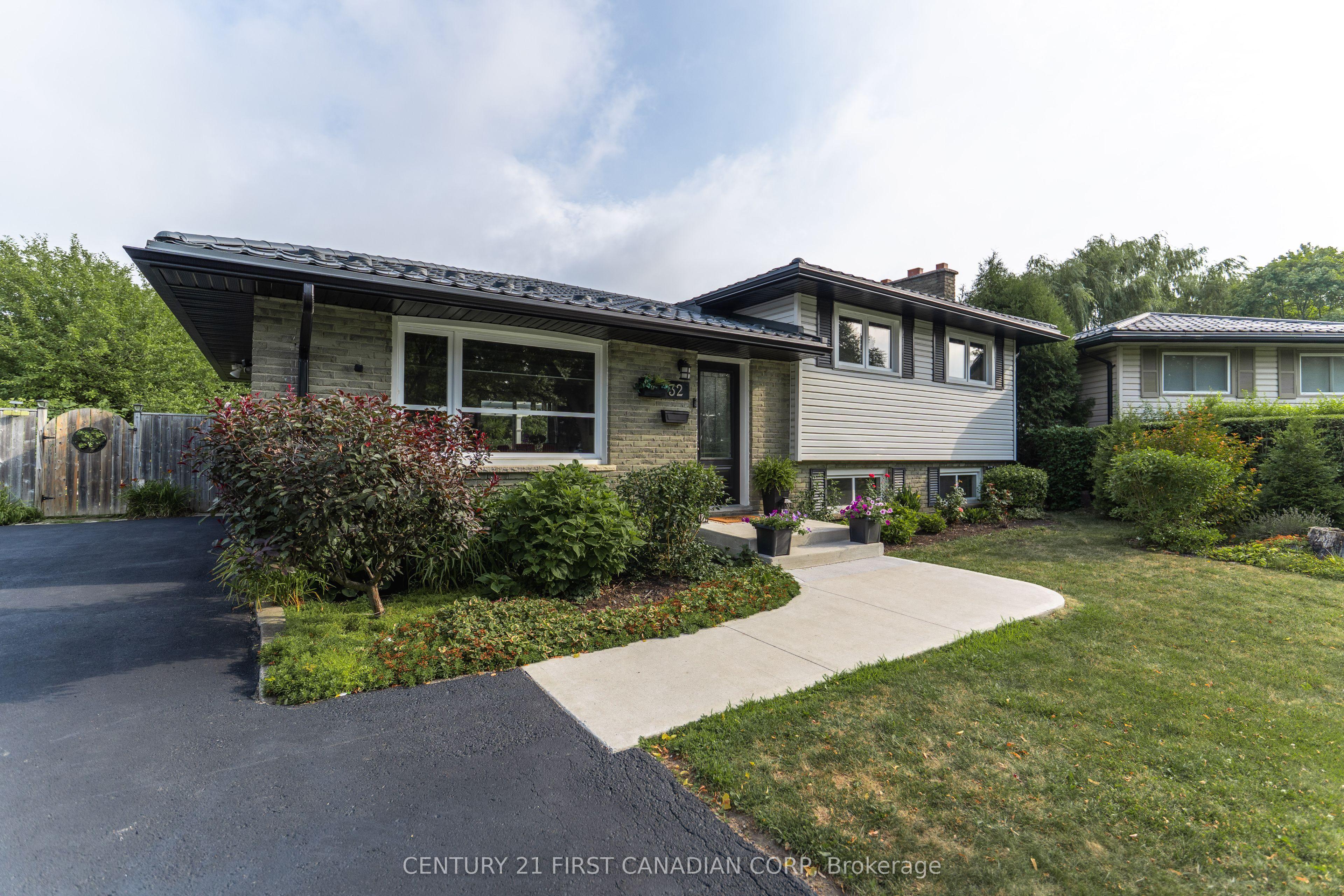 32 MENDIP Crescent — photo 1