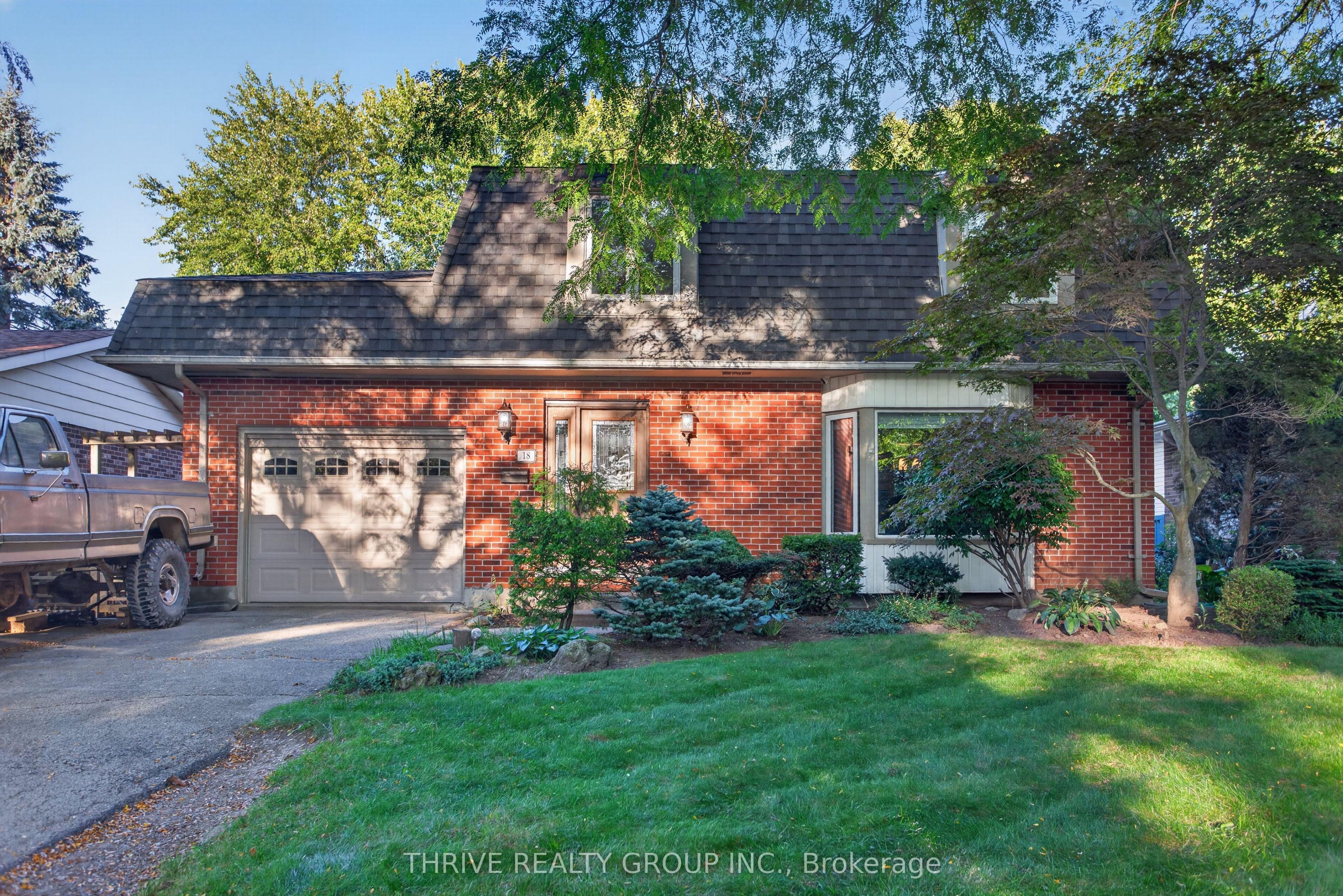 18 Rexway Road — photo 1
