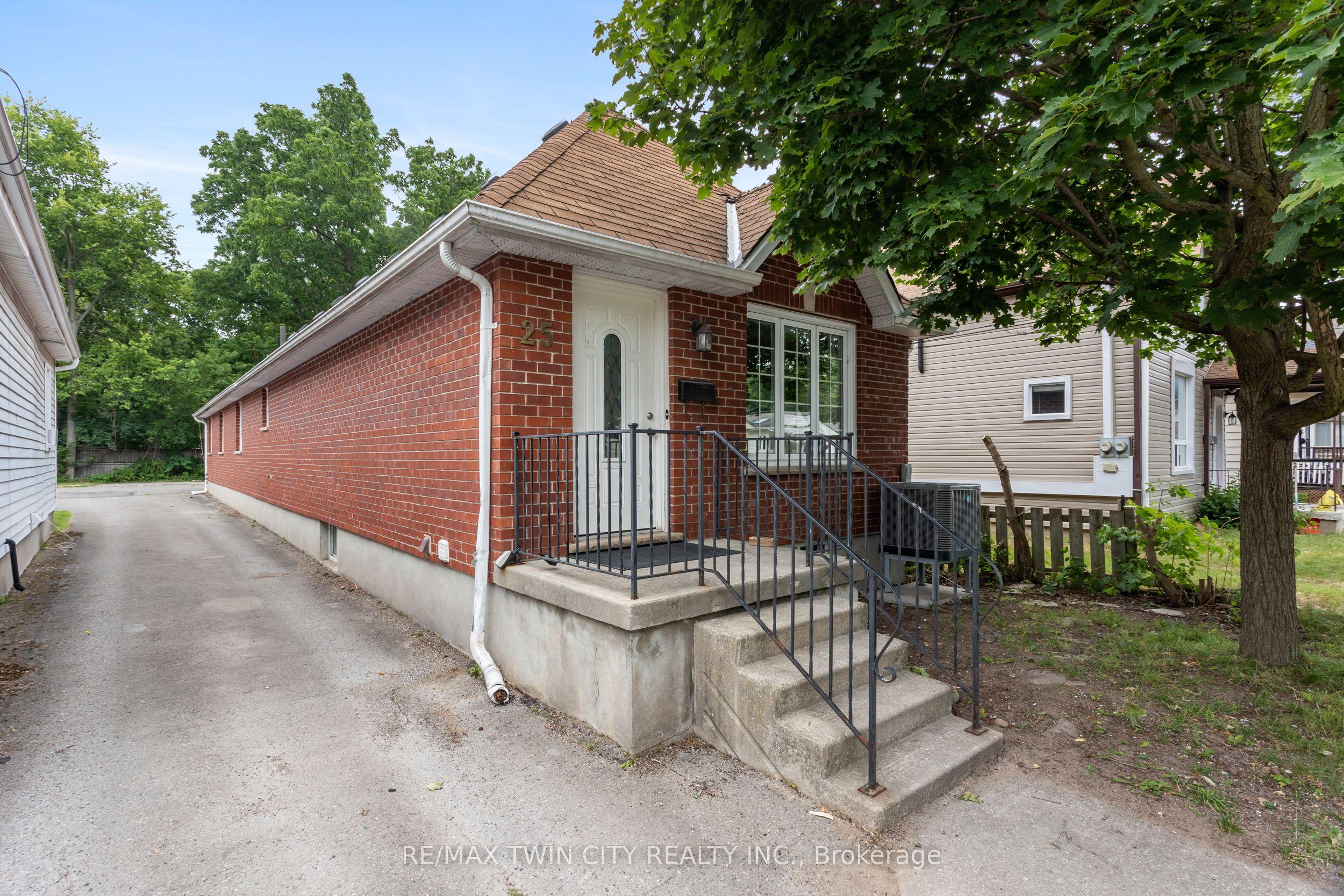 25 SAUNBY Street — photo 1