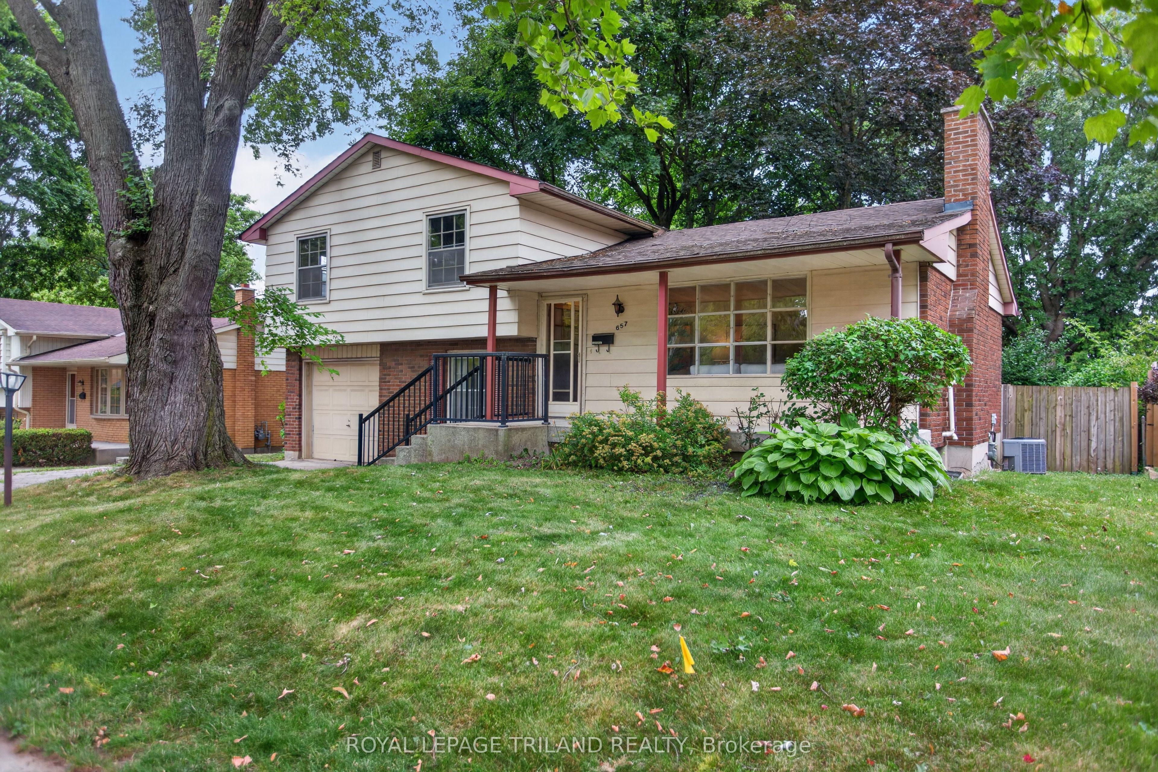 657 Viscount Road — photo 1