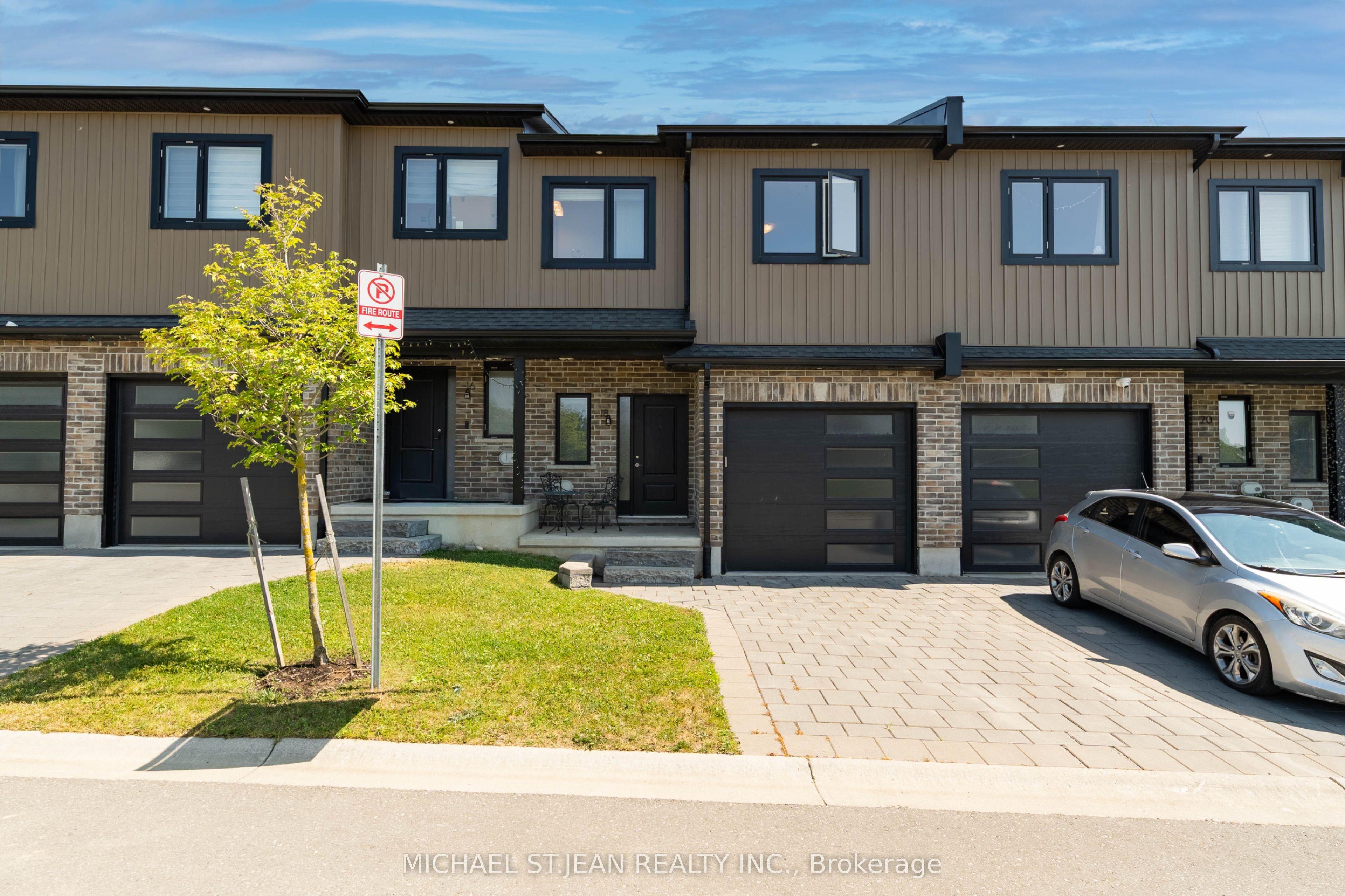 18-811 Sarnia Road — photo 1
