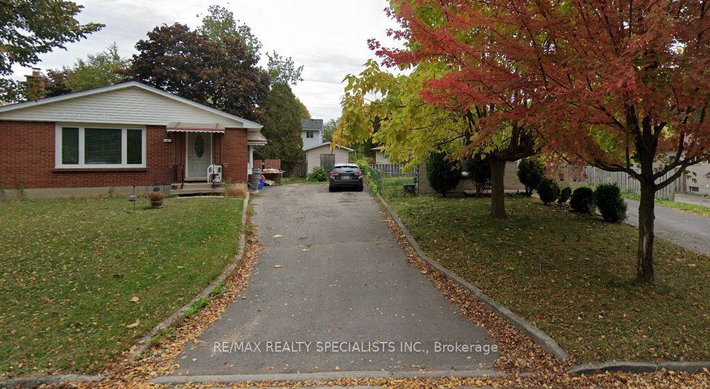 8 Kintail Crescent — photo 1