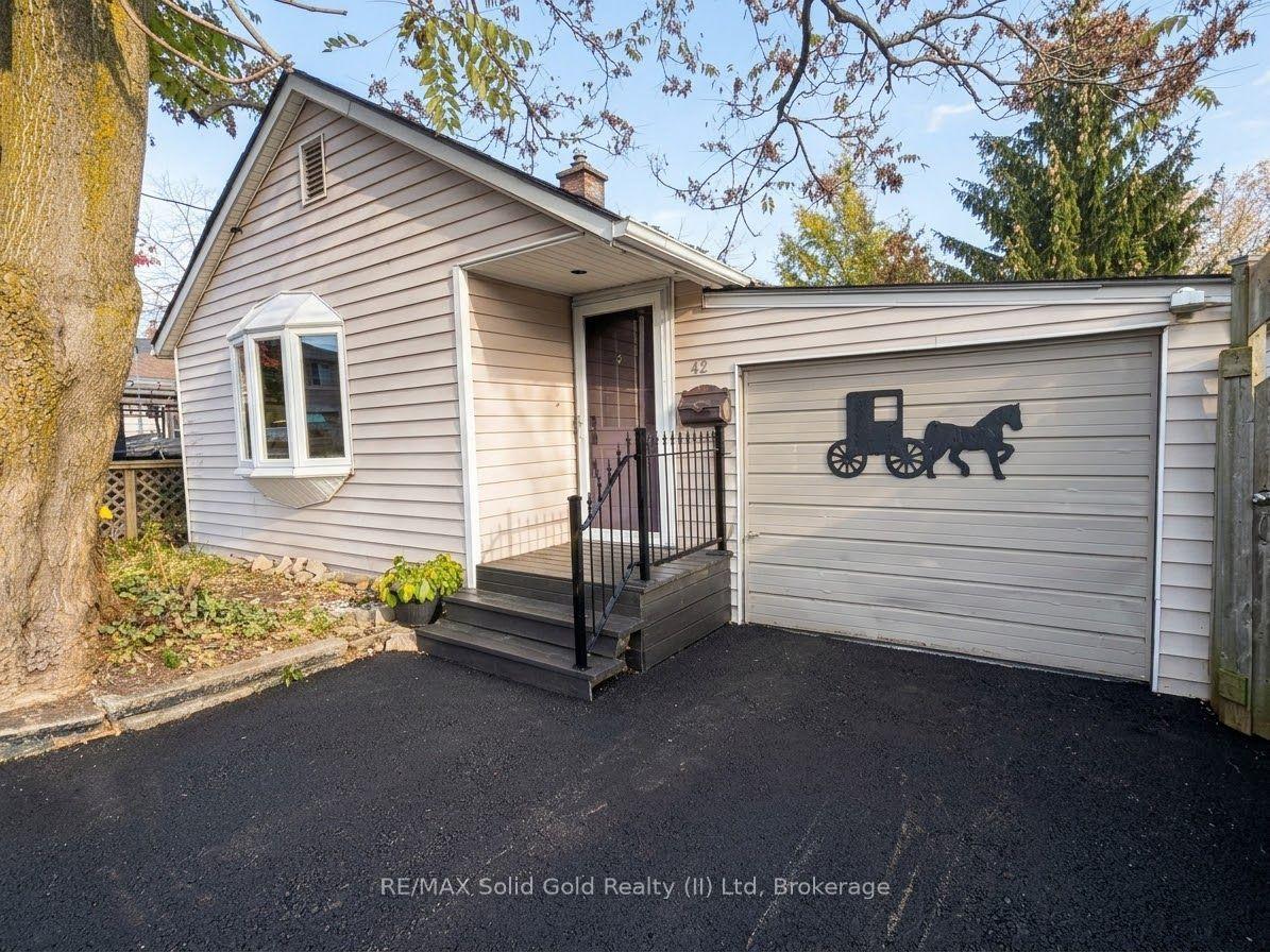 42 Emery Street W — photo 1