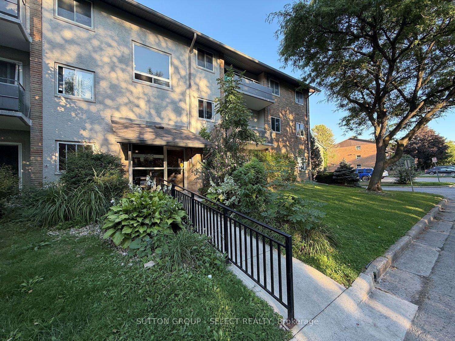675 Wonderland Road S, Unit 12 — photo 1