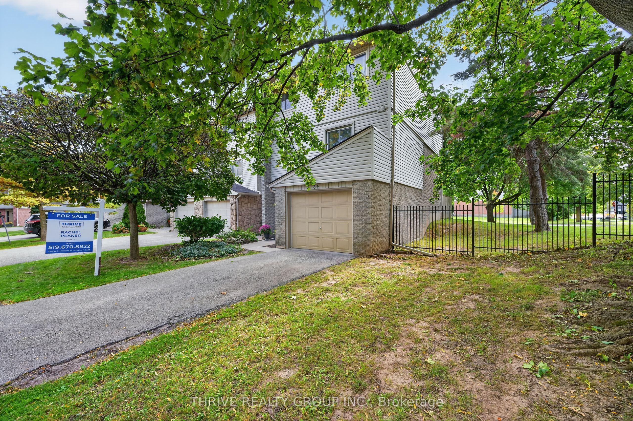 300 Sandringham Crescent, Unit 34 — photo 1