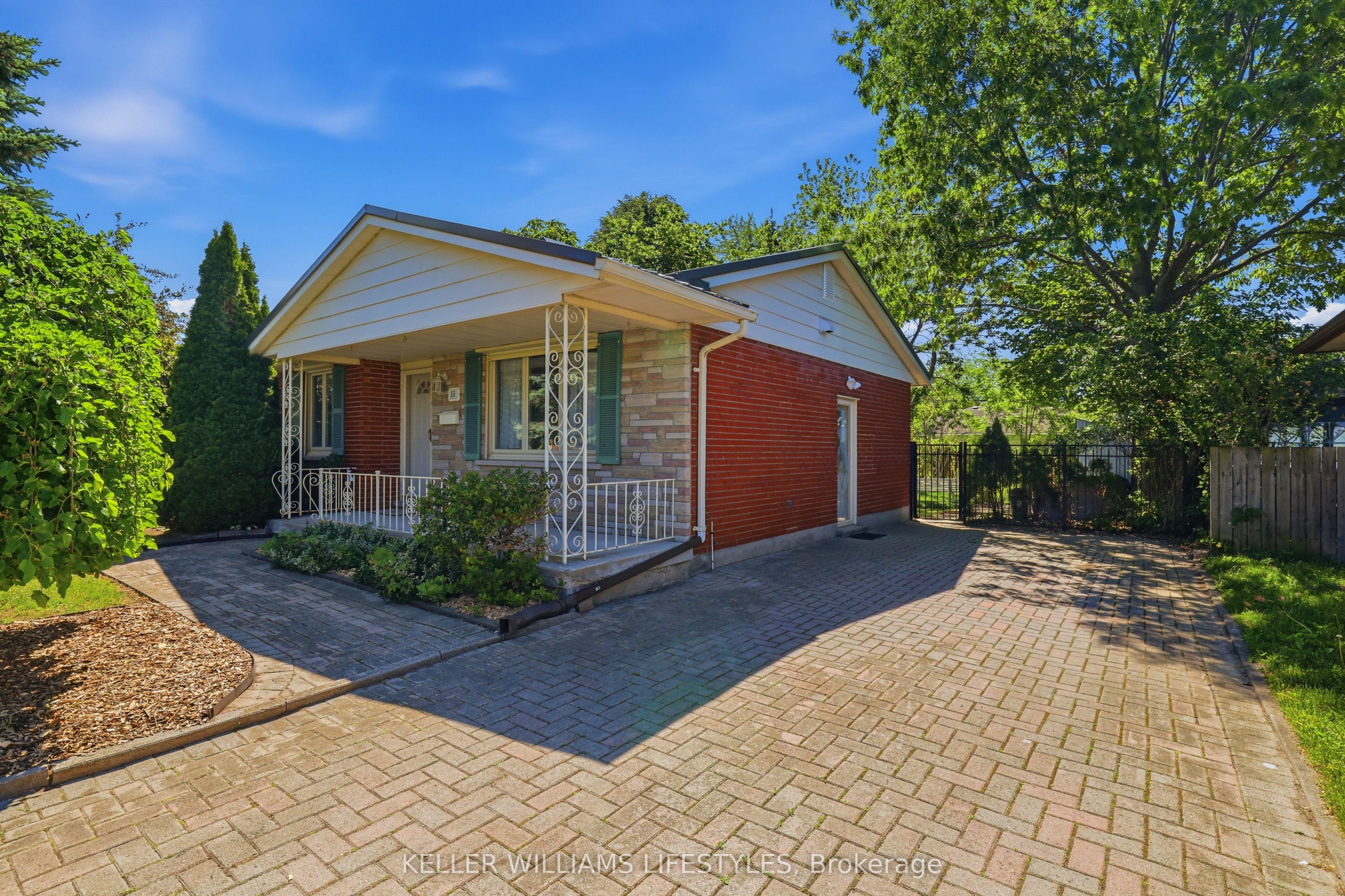 15 Hawkesbury Avenue — photo 1