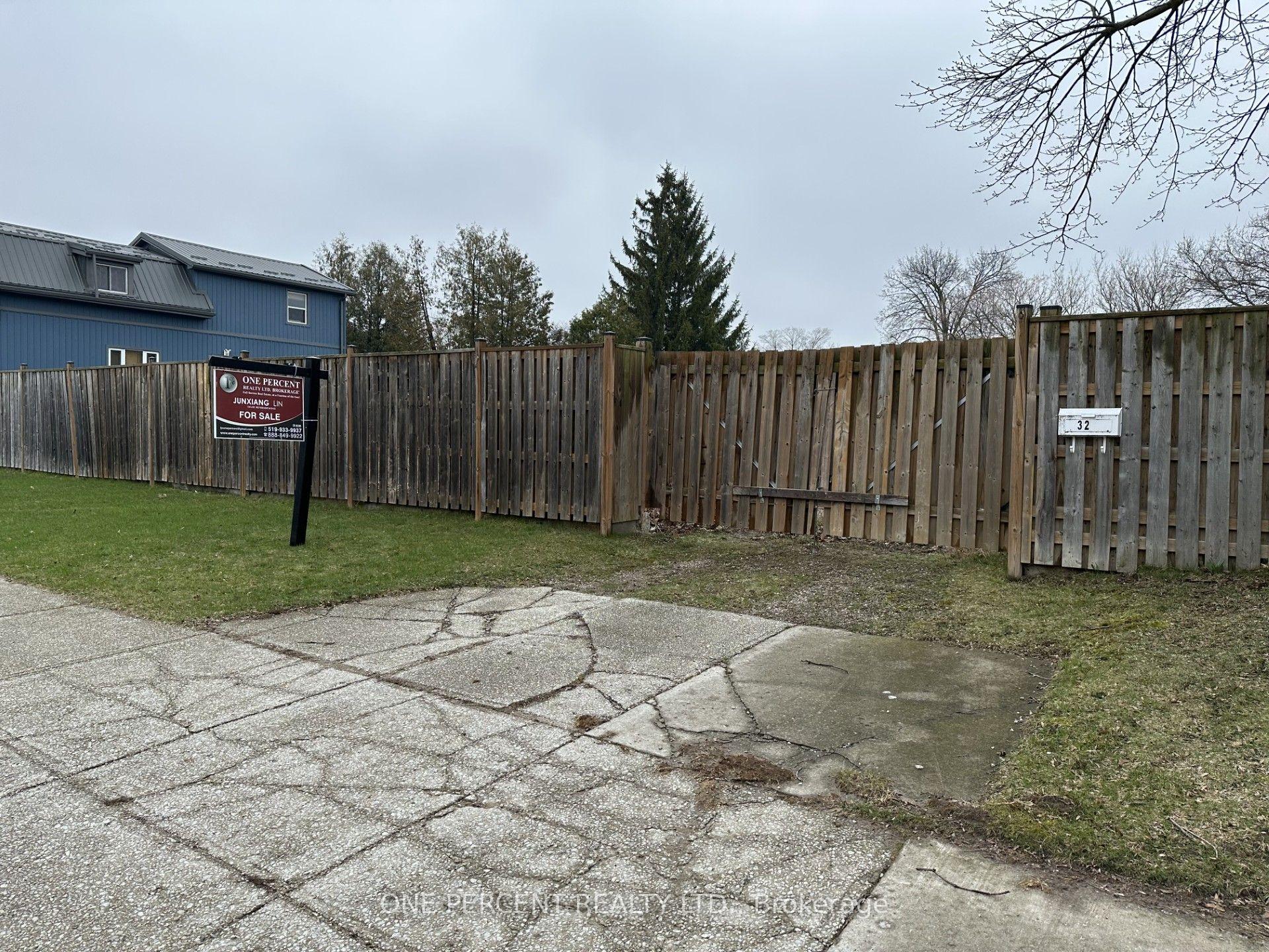 32 Hume Street E — photo 1