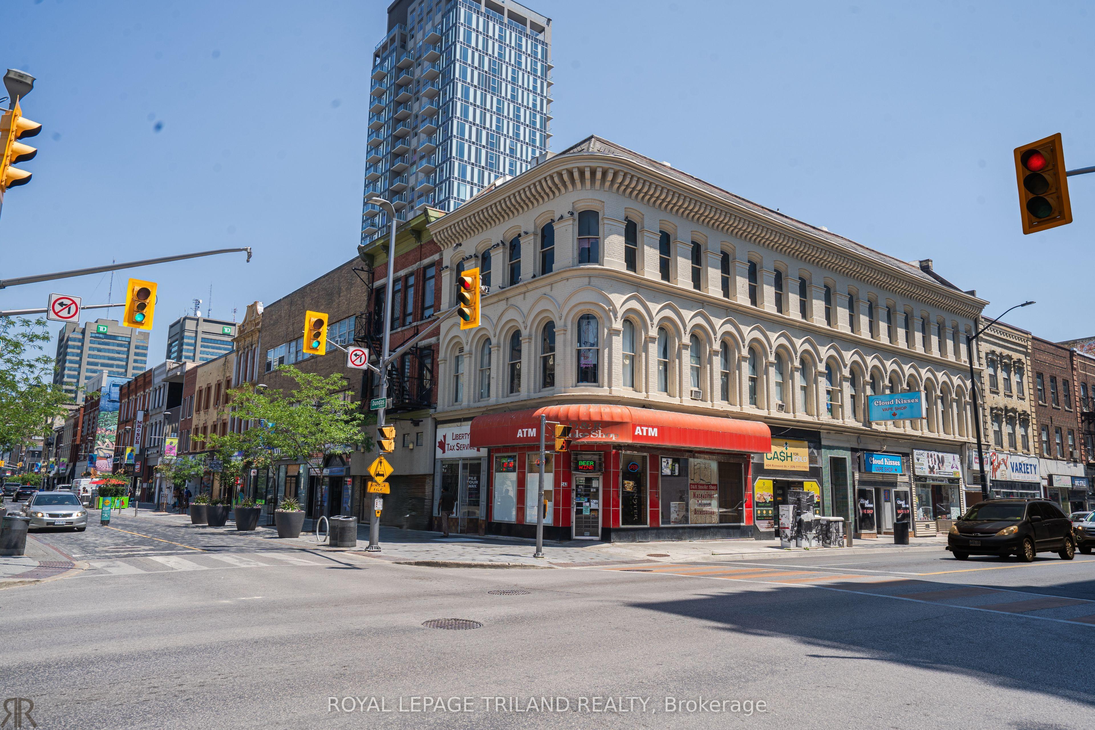 163 Dundas Street E — photo 1