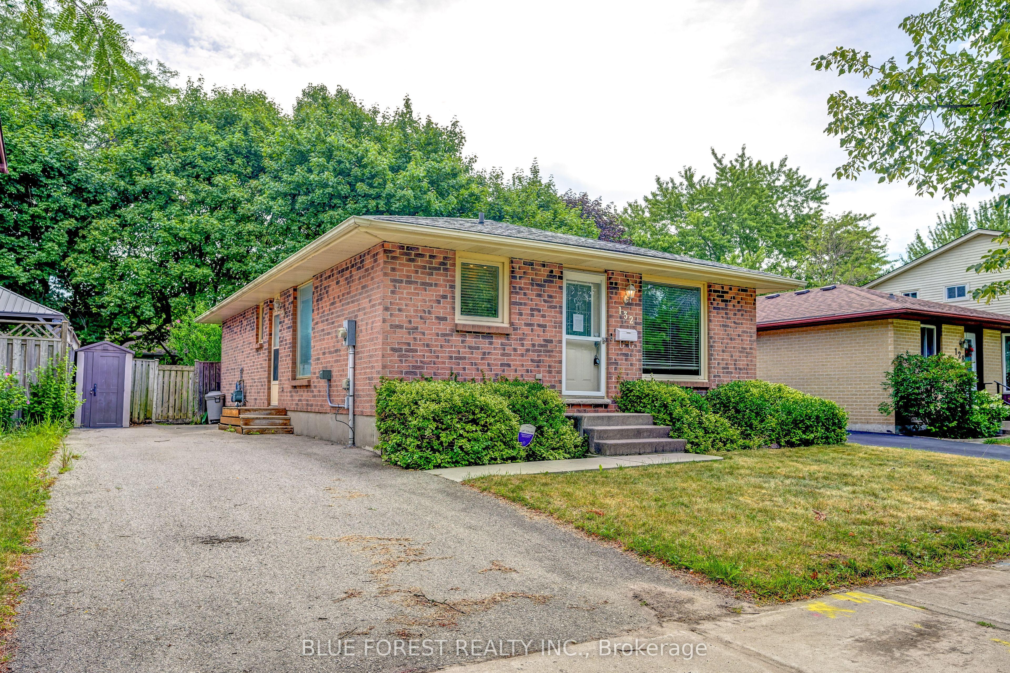 132 Ardsley Crescent — photo 1