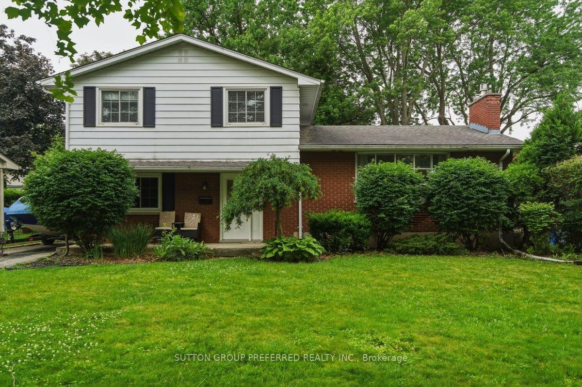 569 VISCOUNT Road — photo 1
