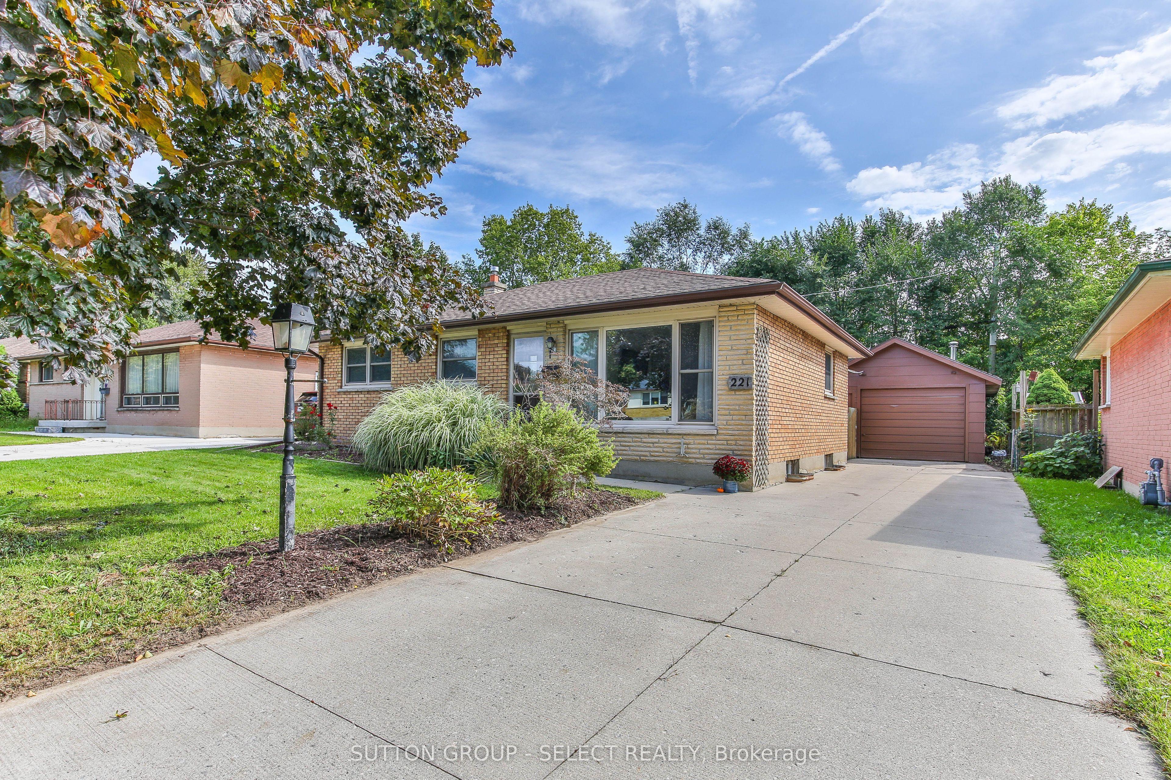 221 Manitoulin Drive — photo 1