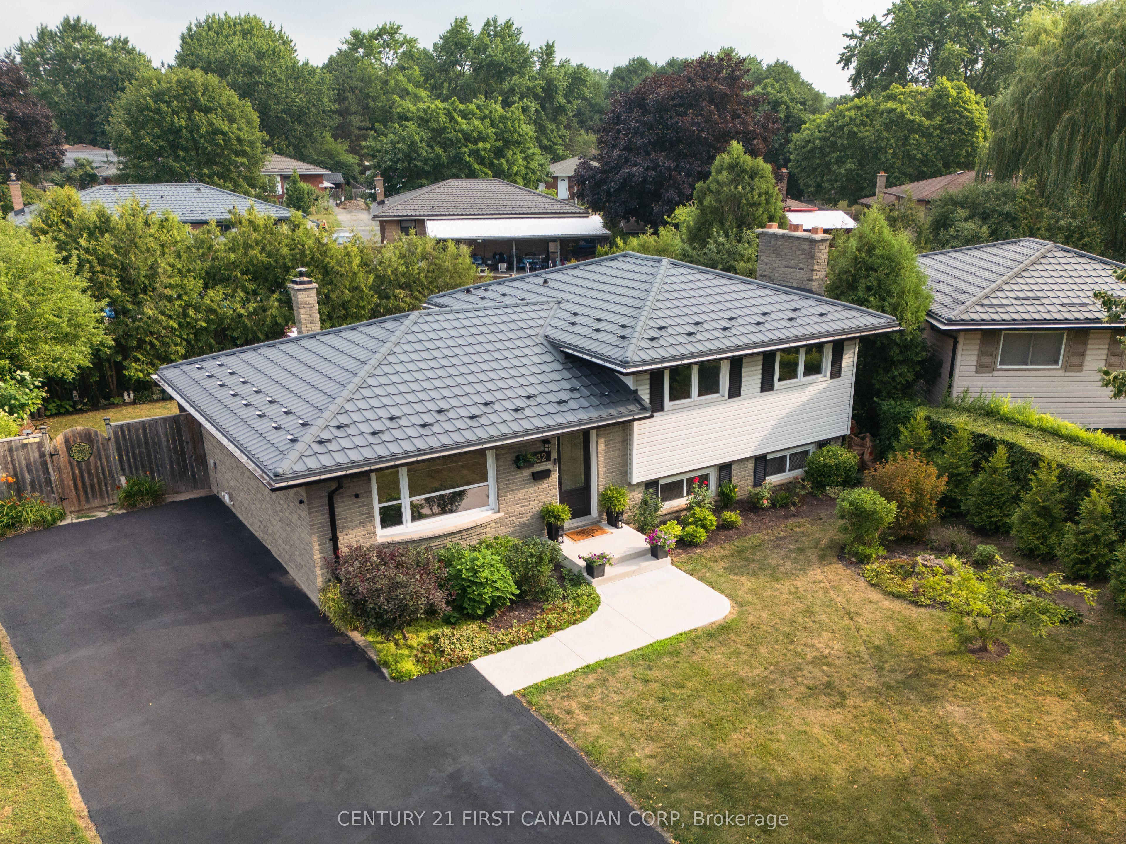 32 MENDIP Crescent — photo 1