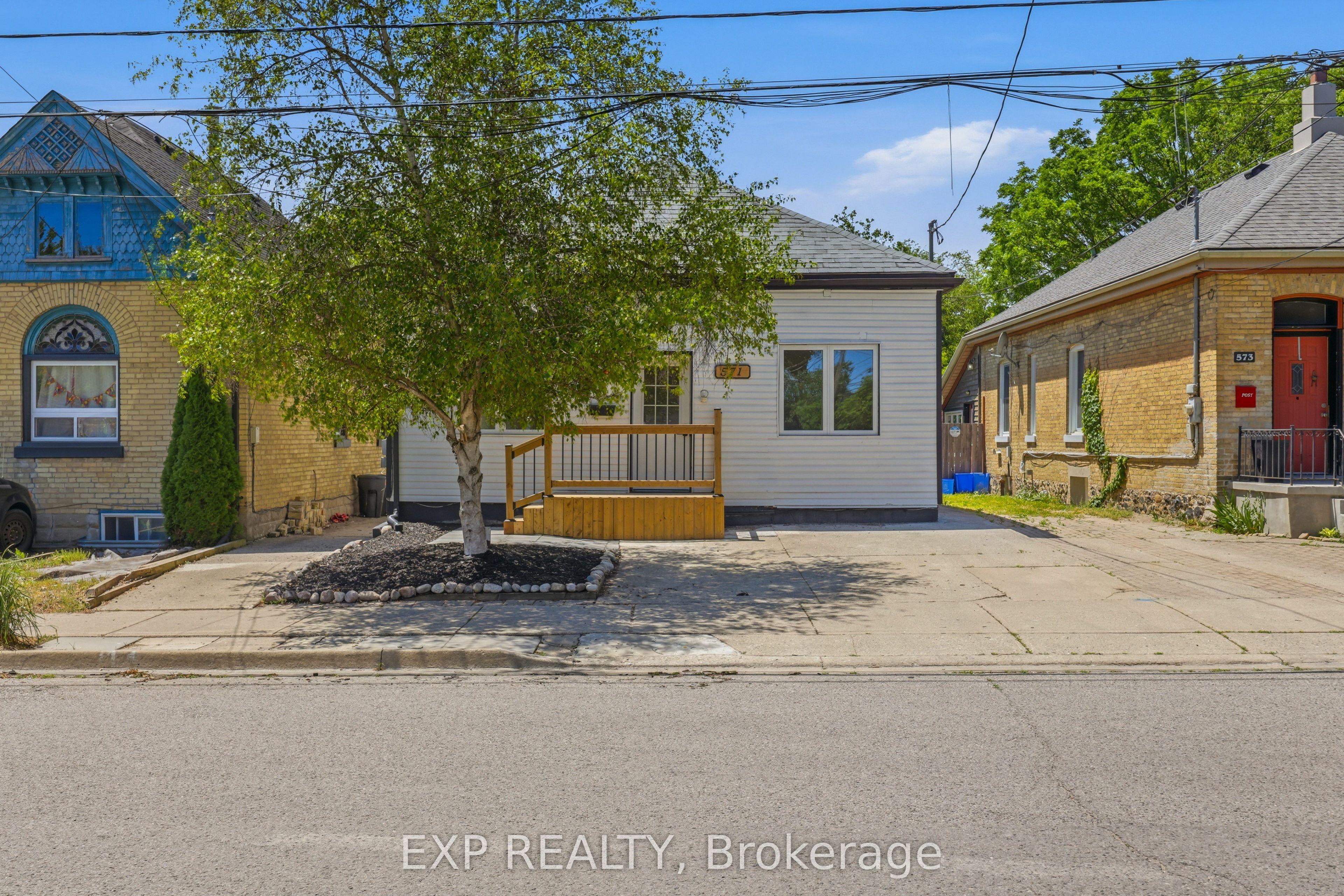 571 Elizabeth Street — photo 1