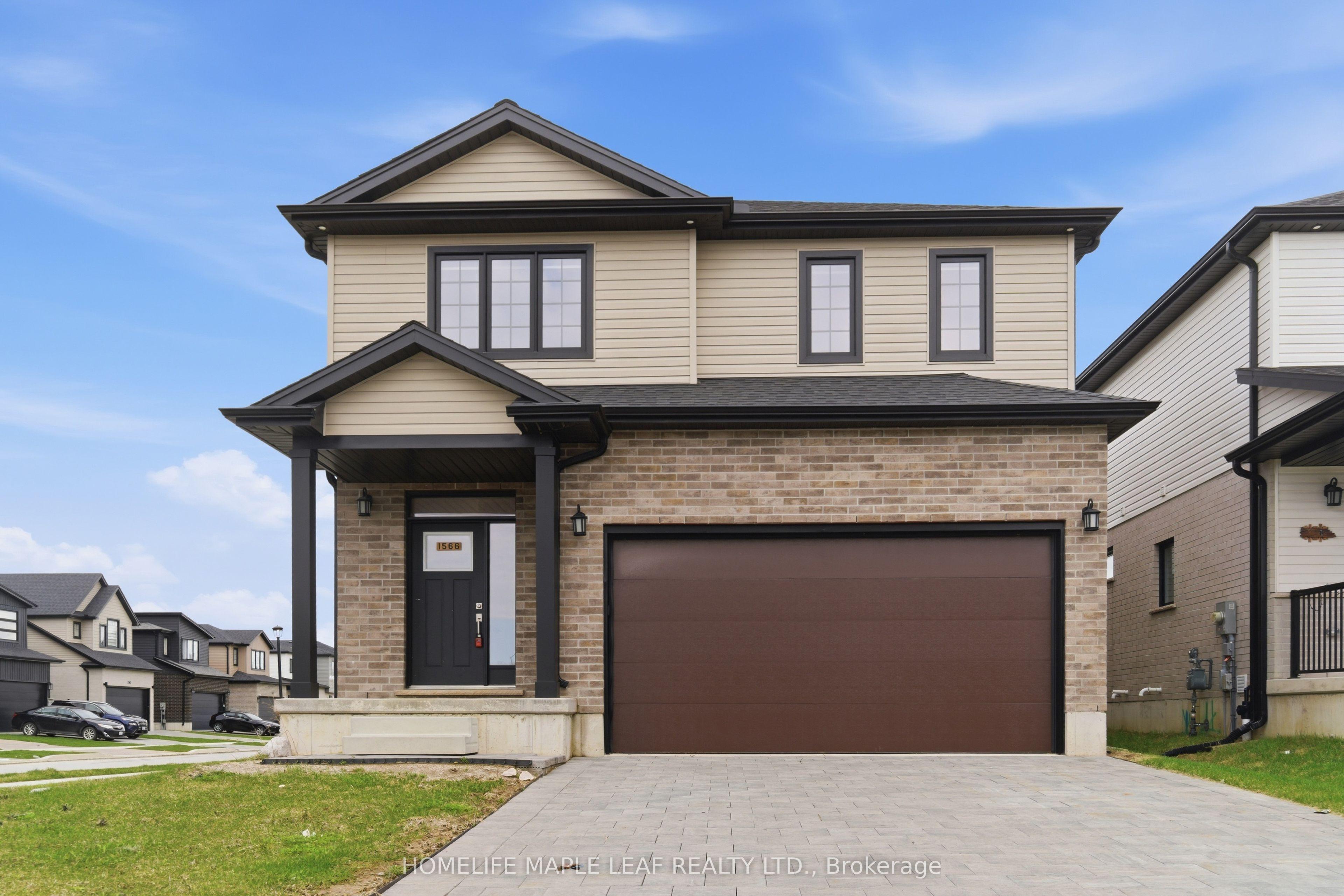 1566 Wright Crescent — photo 1
