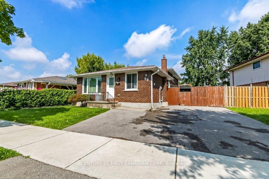 30 Scotchmere Crescent — photo 1