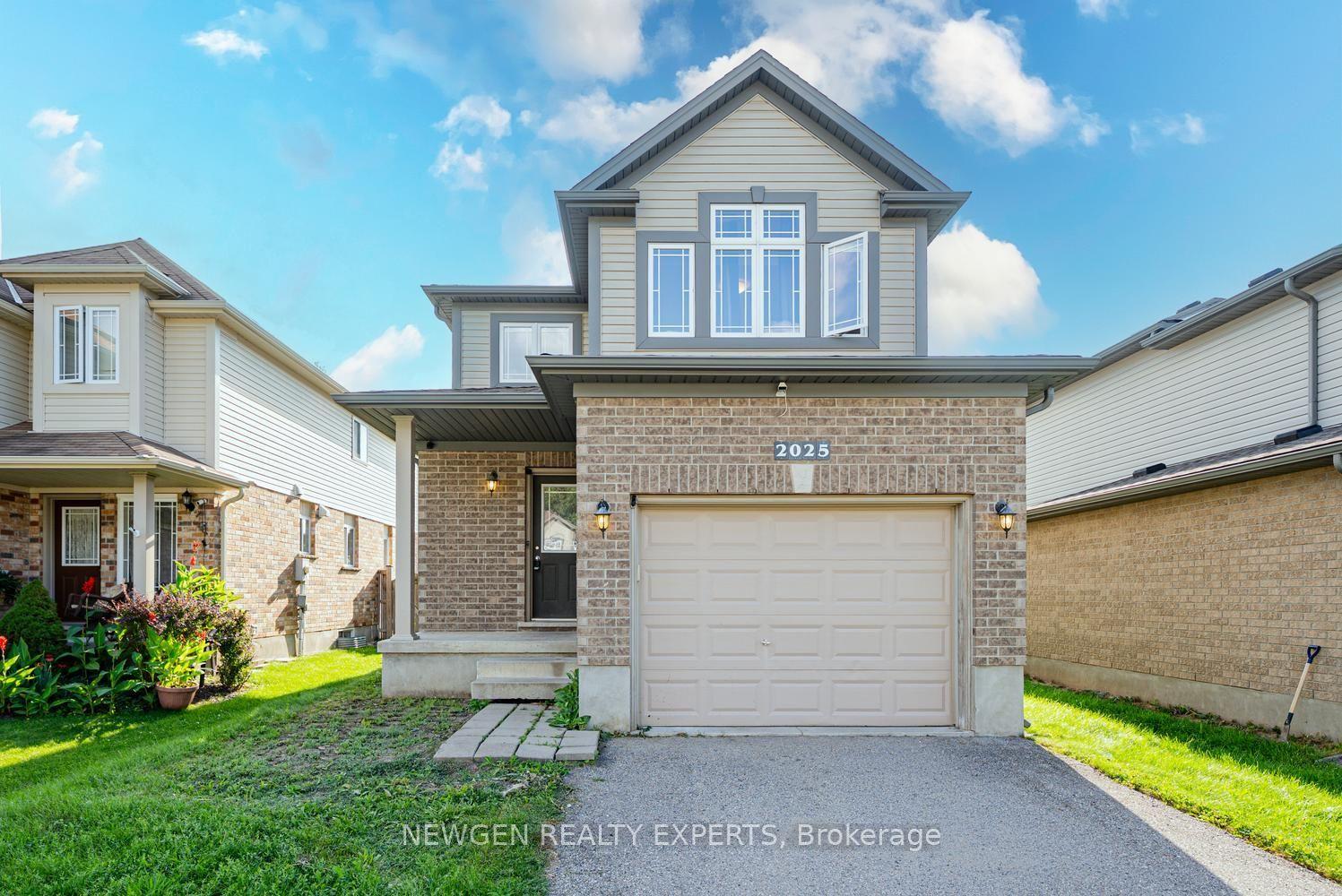 2025 Denview Avenue — photo 1