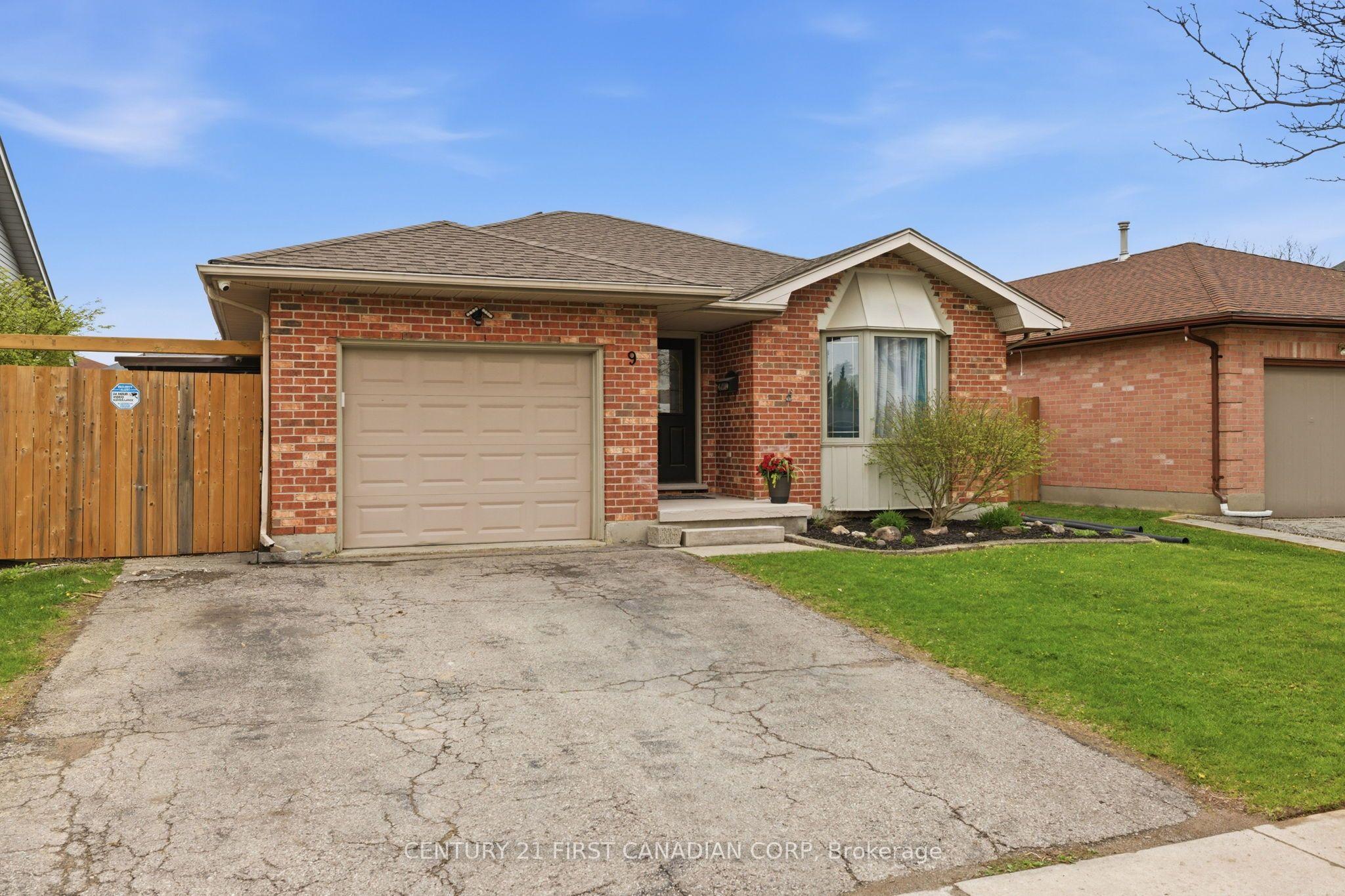 9 Bonaparte Lane — photo 1
