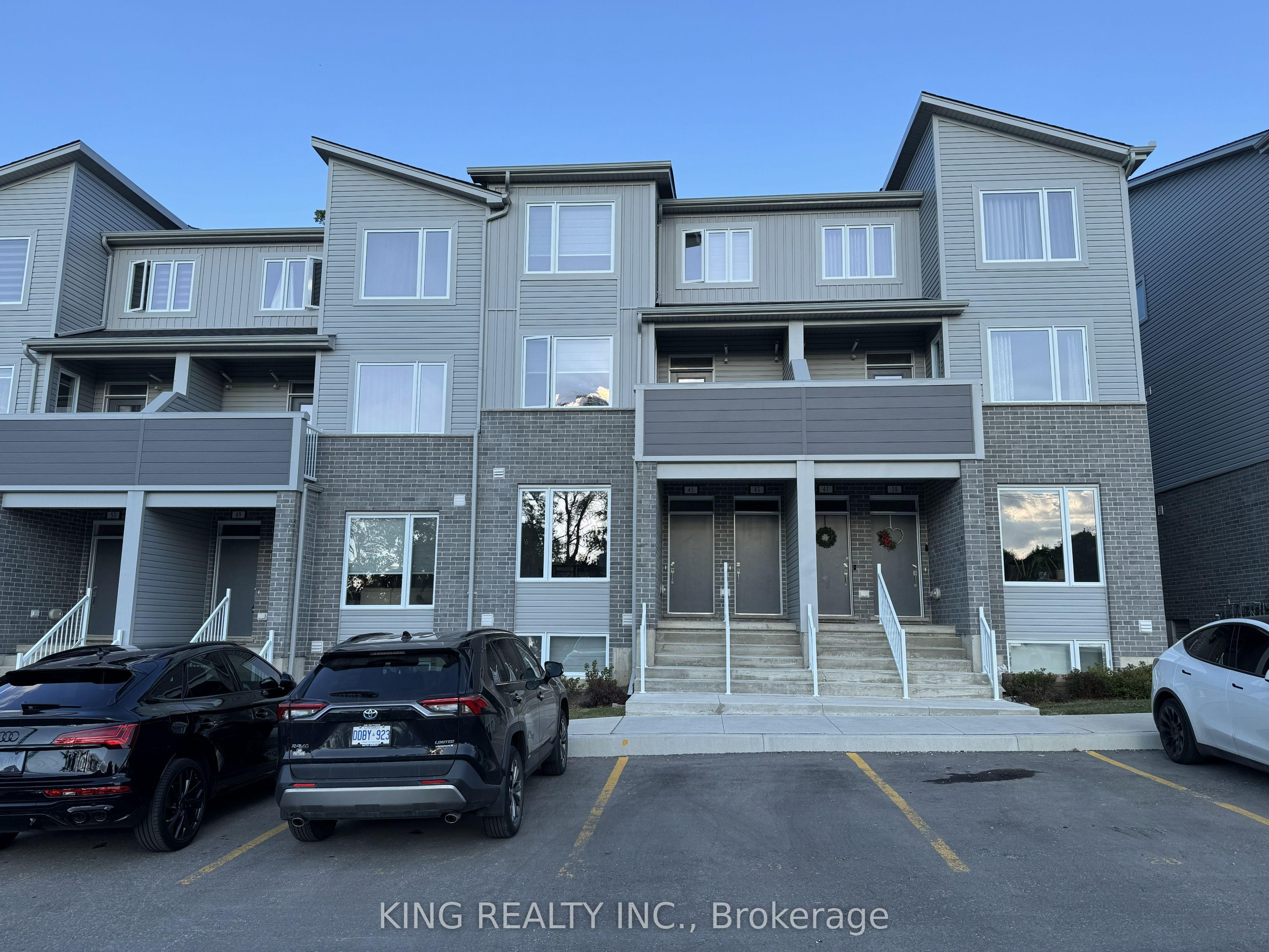 990 DEVERON Crescent, Unit 45 — photo 1