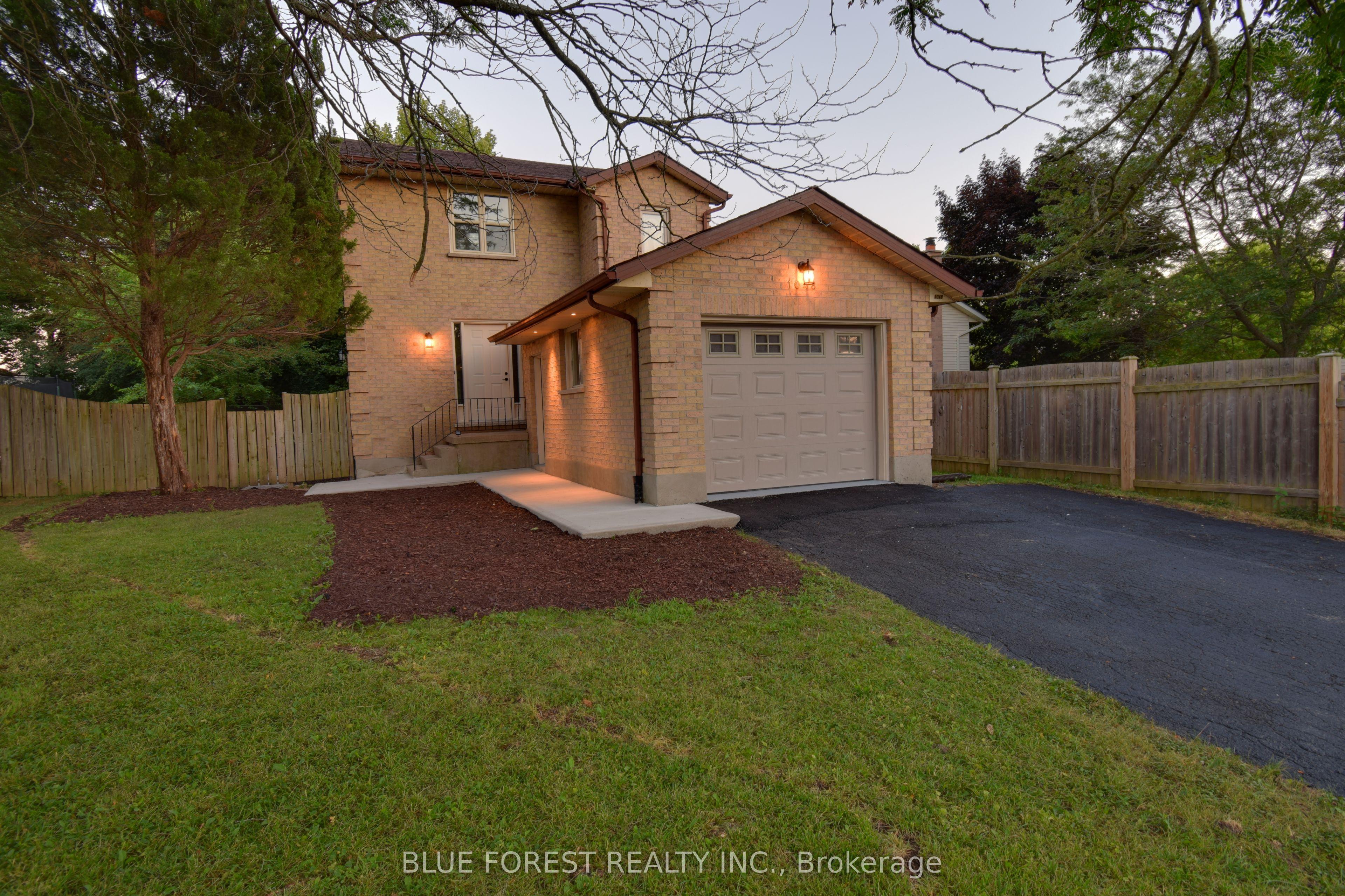 1048 Mahogany Road — photo 1
