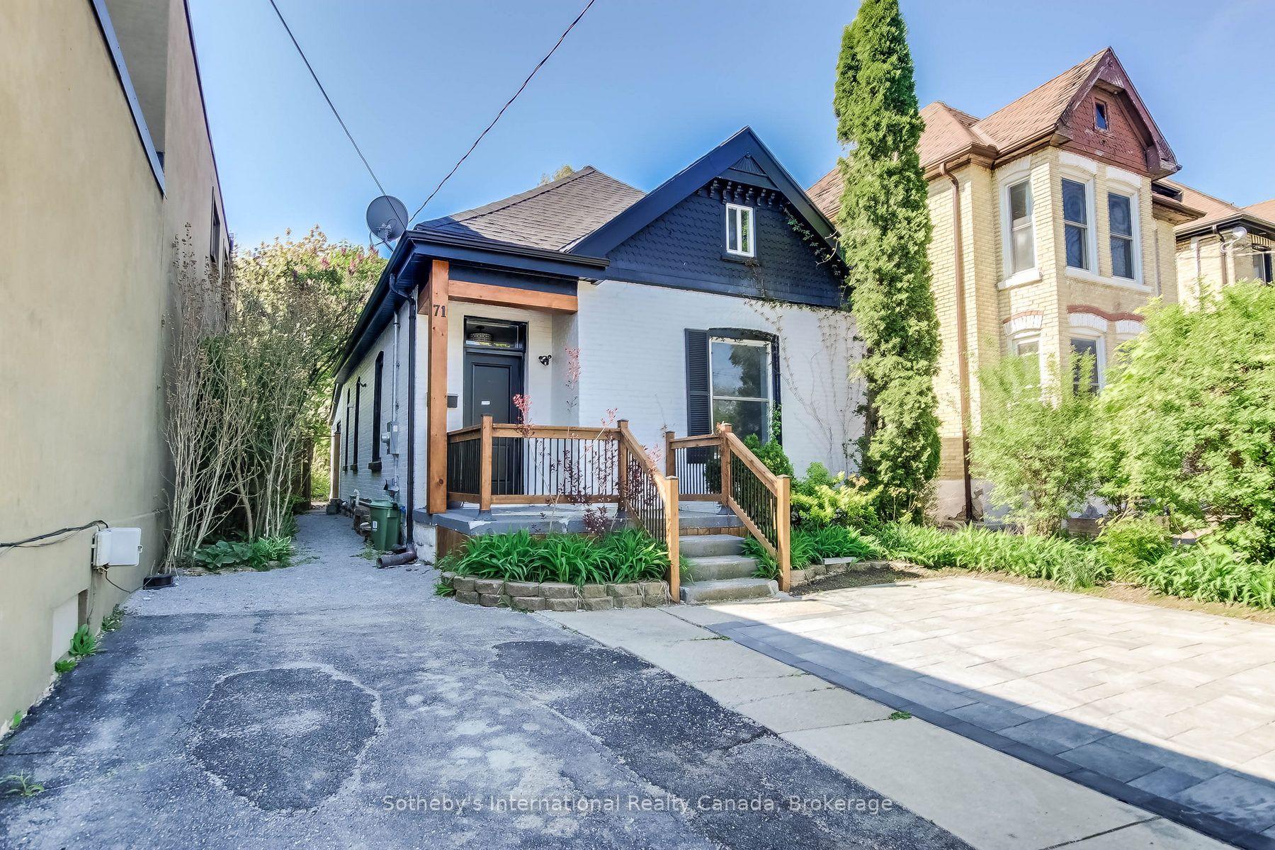 71 Briscoe Street E — photo 1