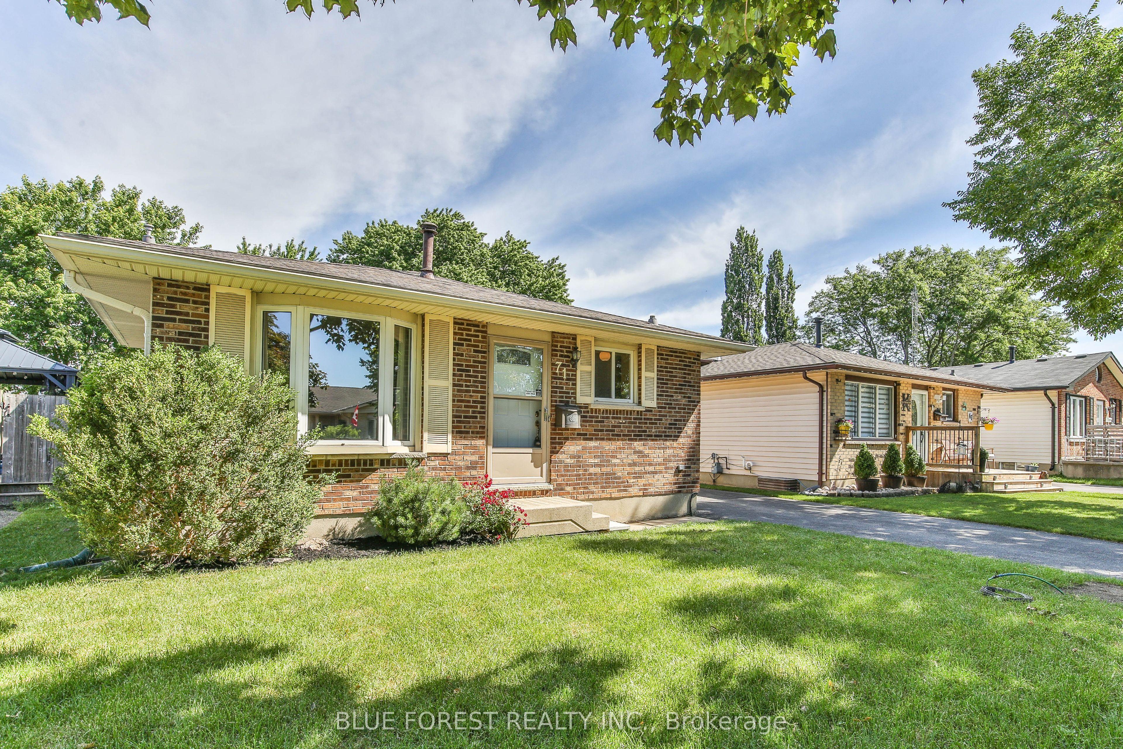 71 Rosamond Crescent — photo 1