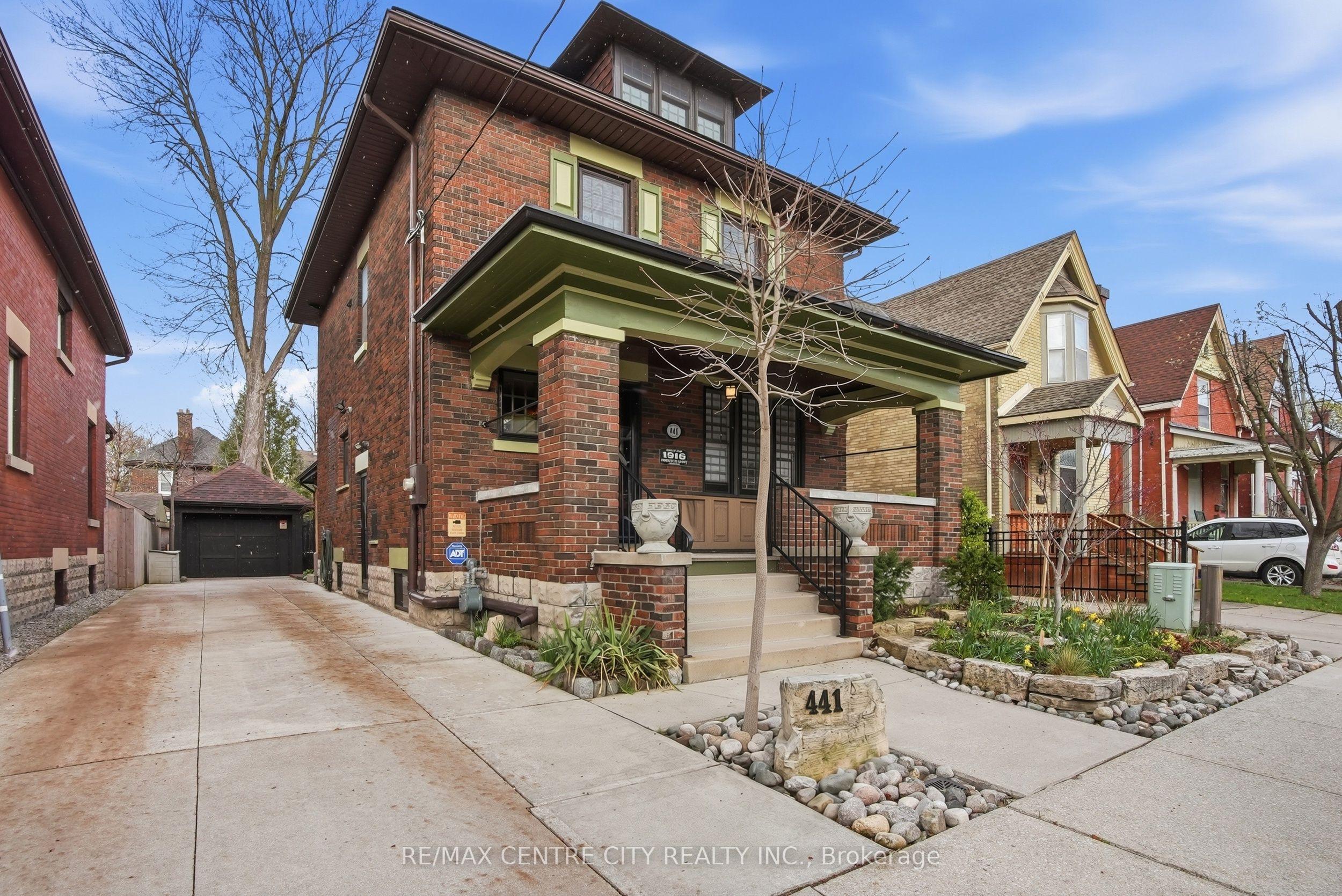 441 Woodman Avenue — photo 1