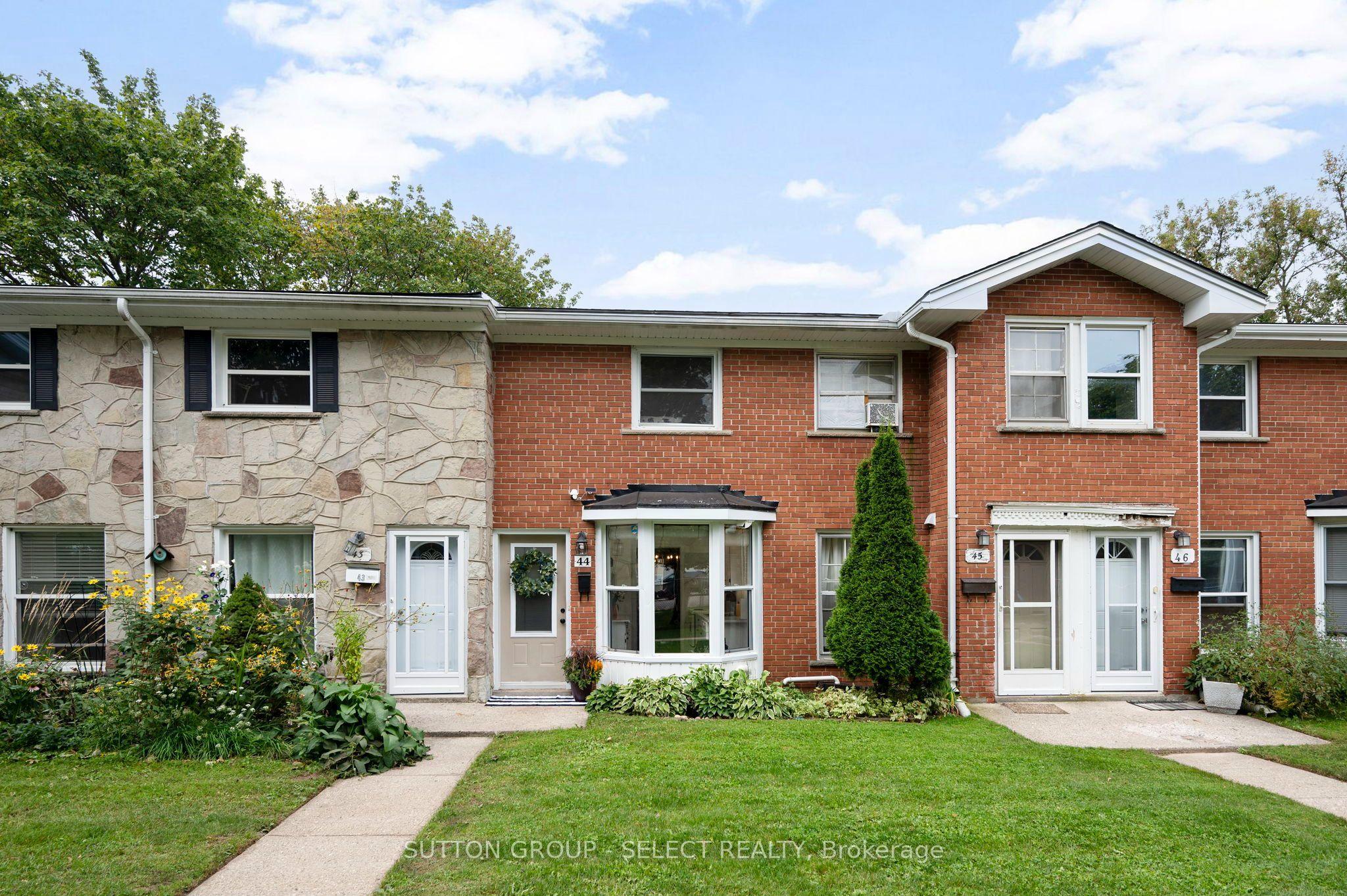 44 Arbour Glen Crescent, Unit 30 — photo 1