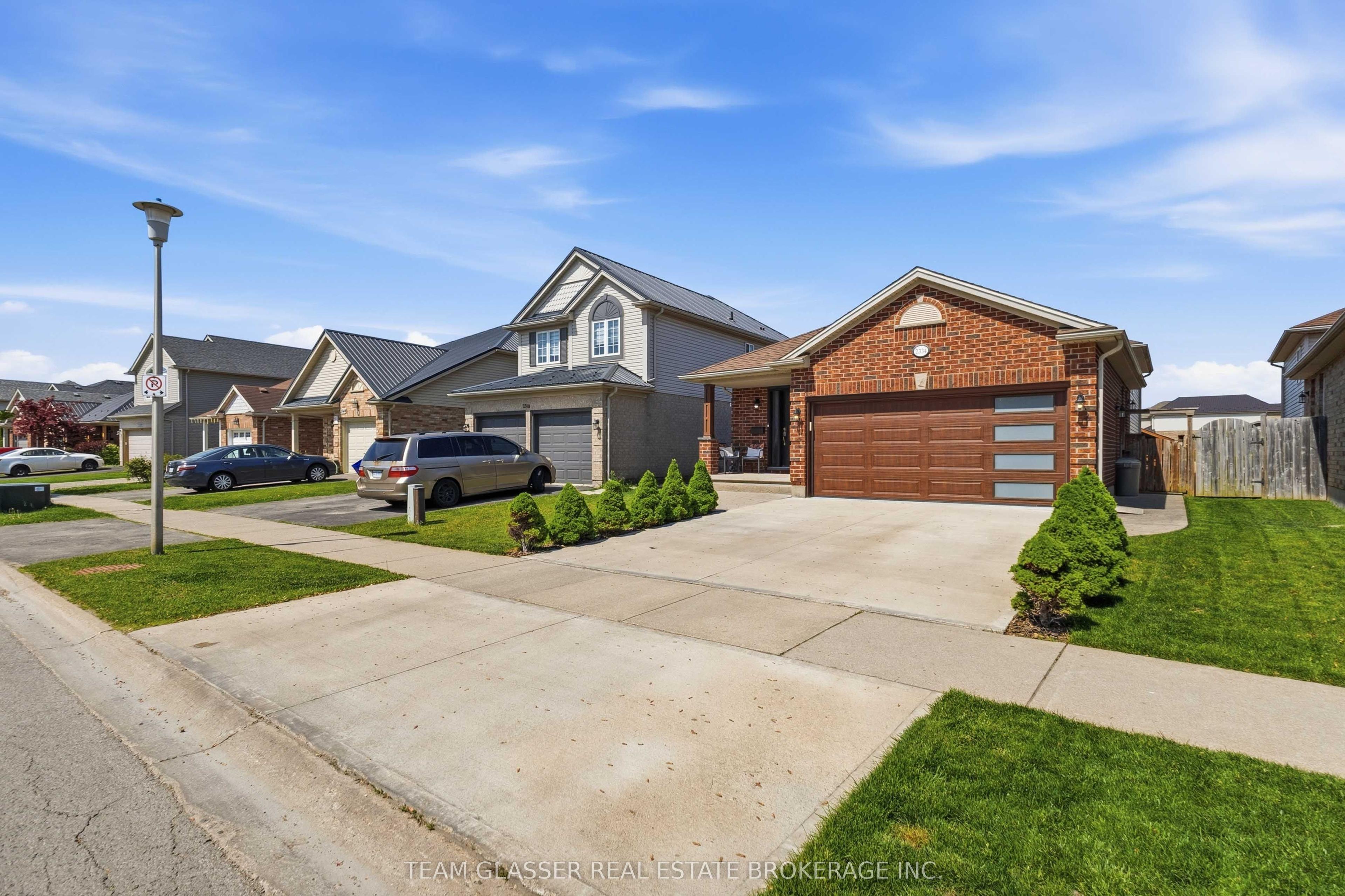2334 MEADOWGATE Boulevard — photo 1