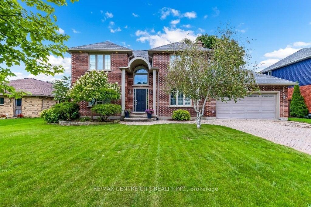 3910 Stacey Crescent — photo 1
