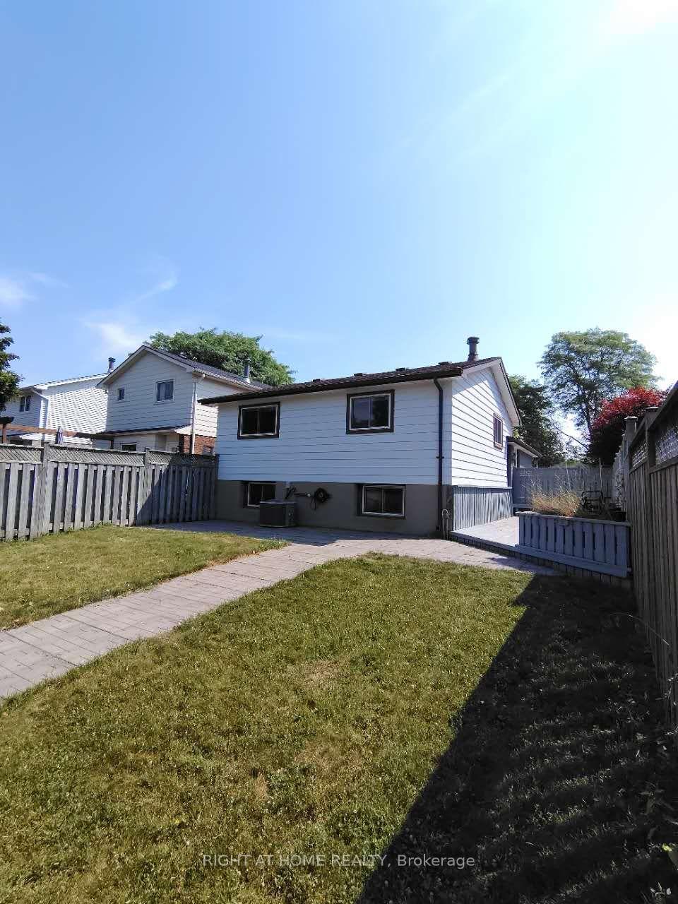 78 Olympic Crescent — photo 1