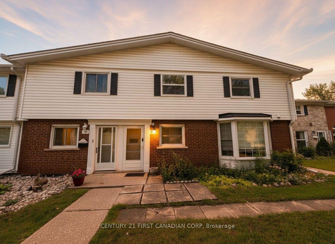 40 Arbour Glen Crescent — photo 1