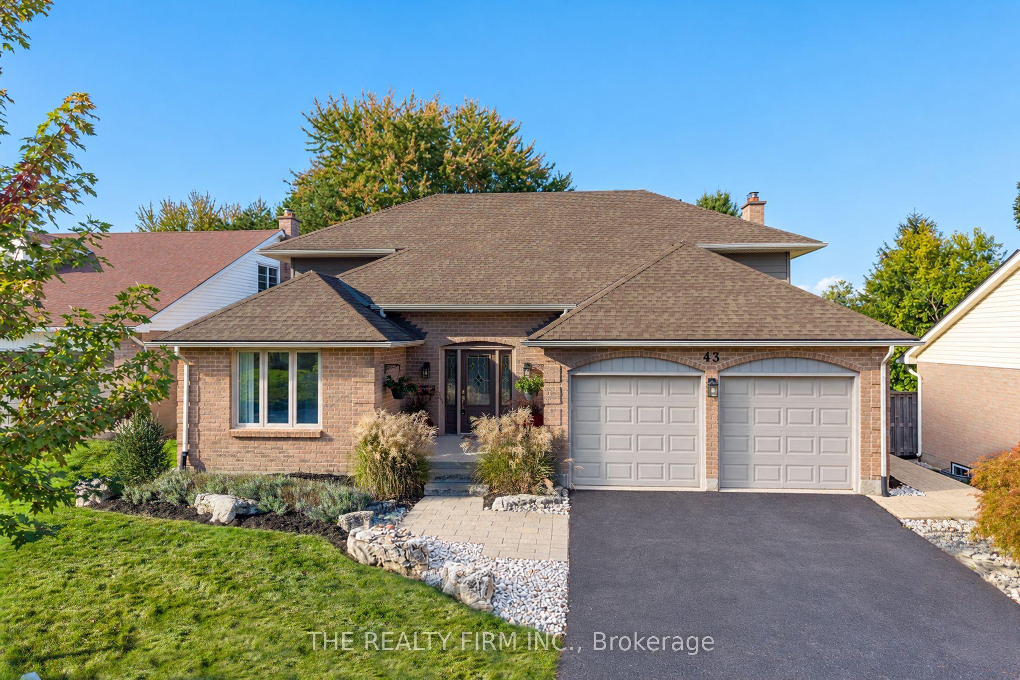 43 Fairlane Crescent — photo 1