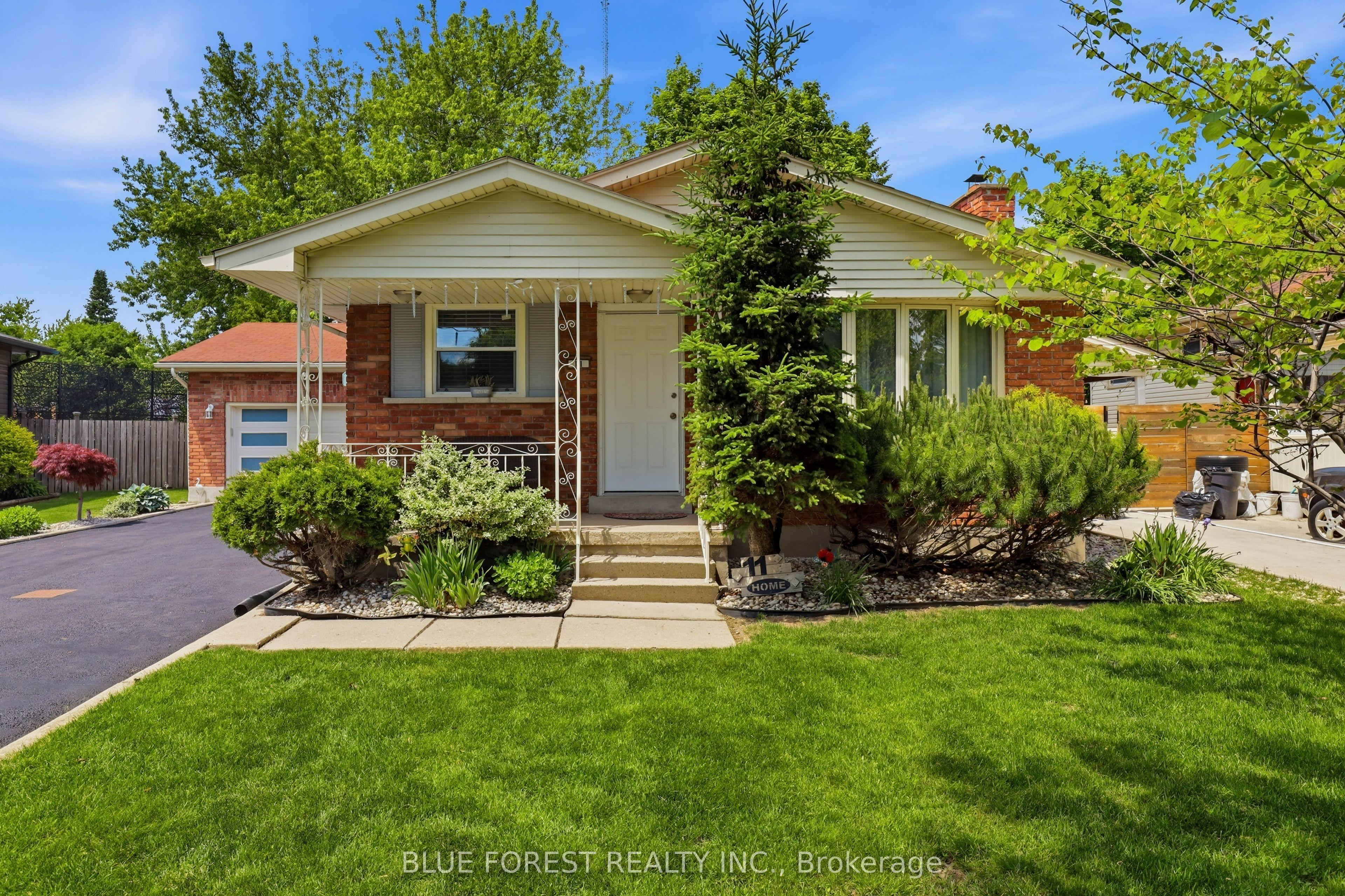 11 Hillsborough Road — photo 1