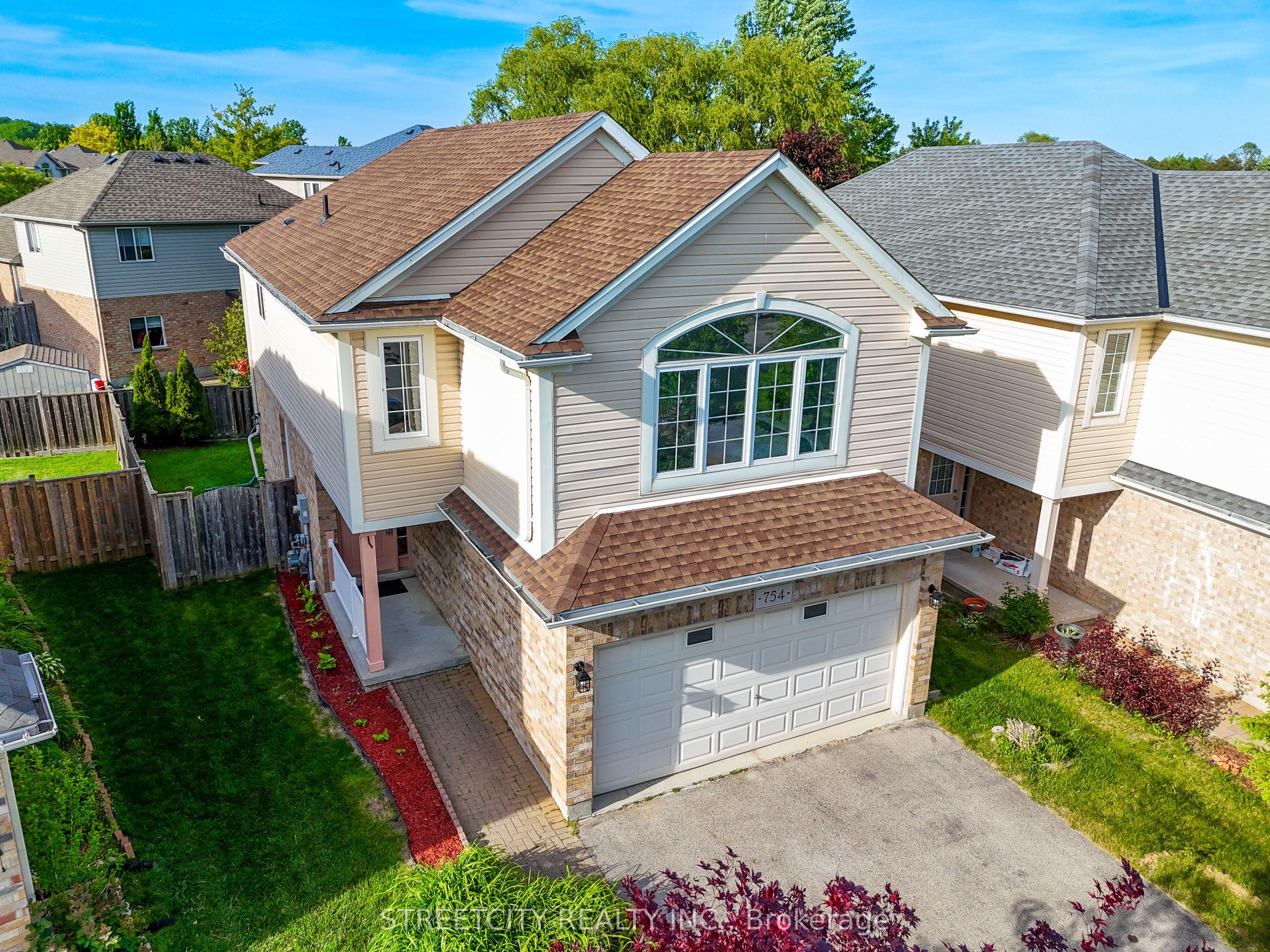 754 Hedgerow Place — photo 1