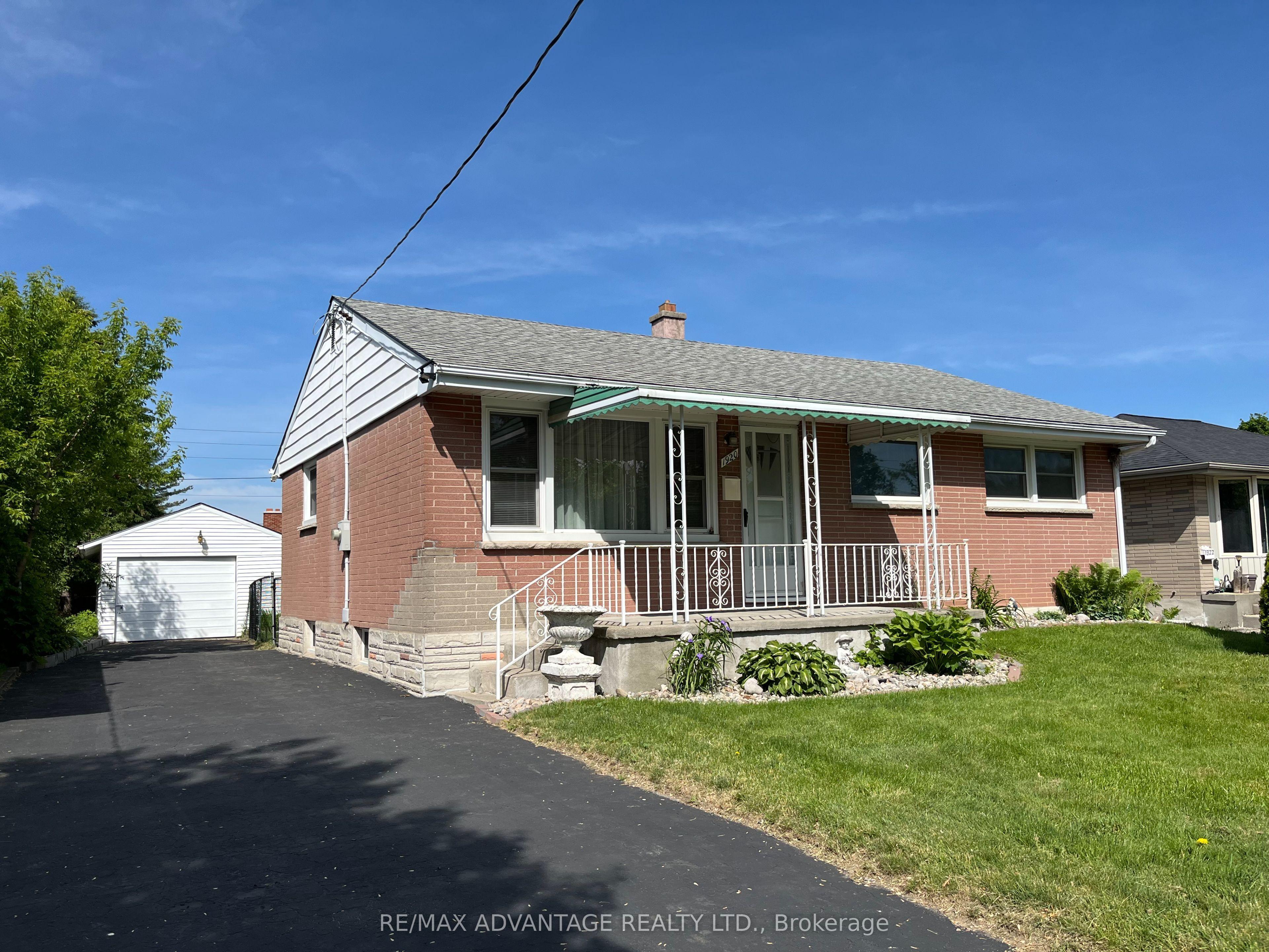 1920 Duluth Crescent — photo 1