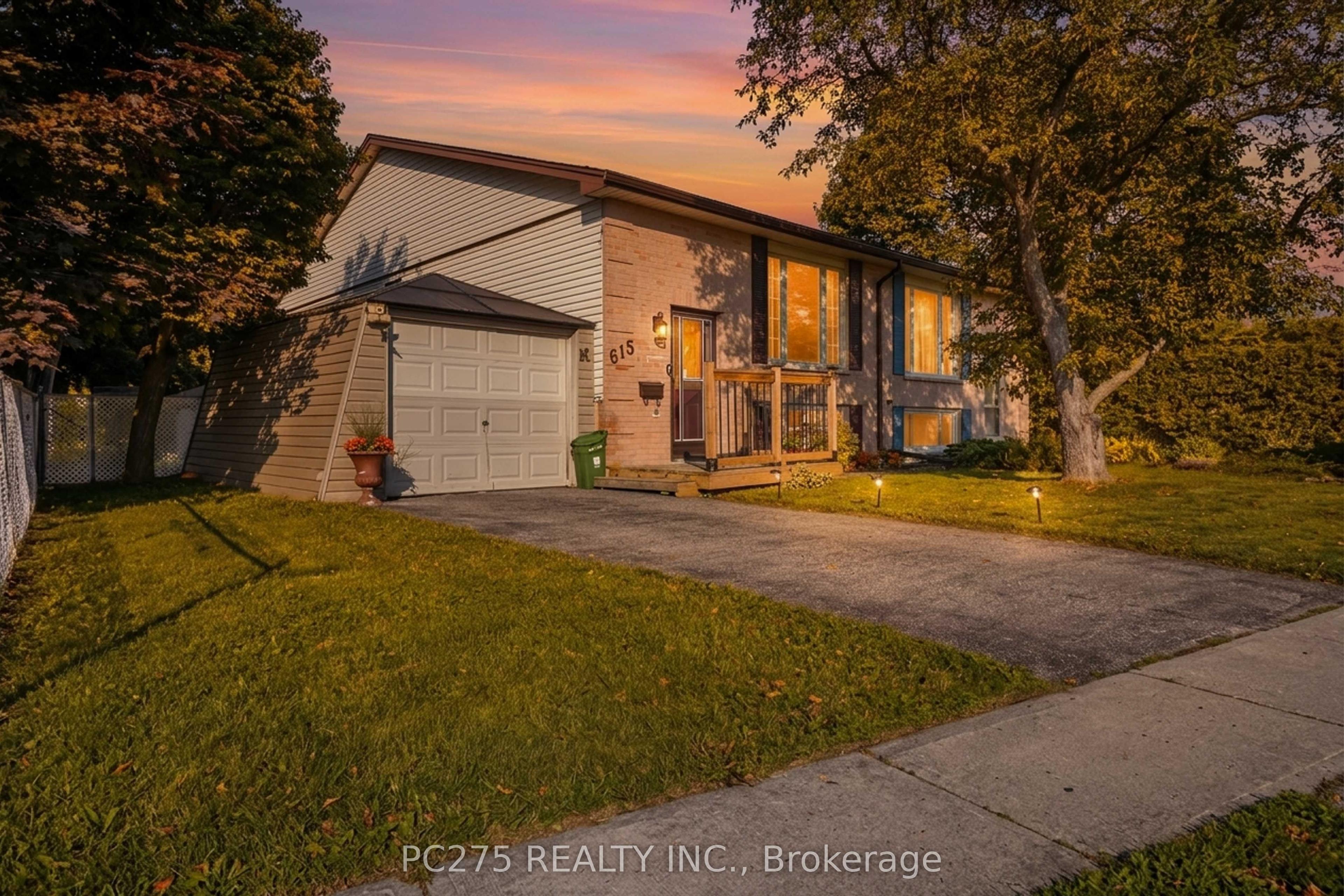 615 Deveron Crescent — photo 1