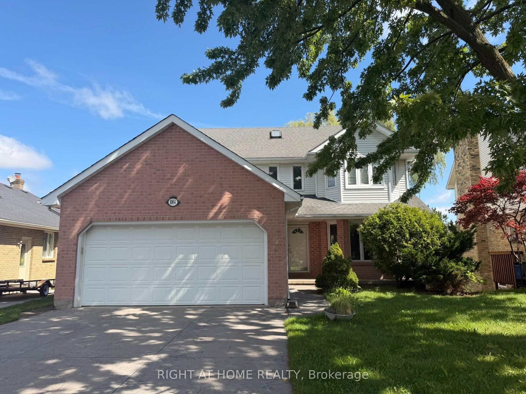 1004 ALDERSBROOK Road — photo 1