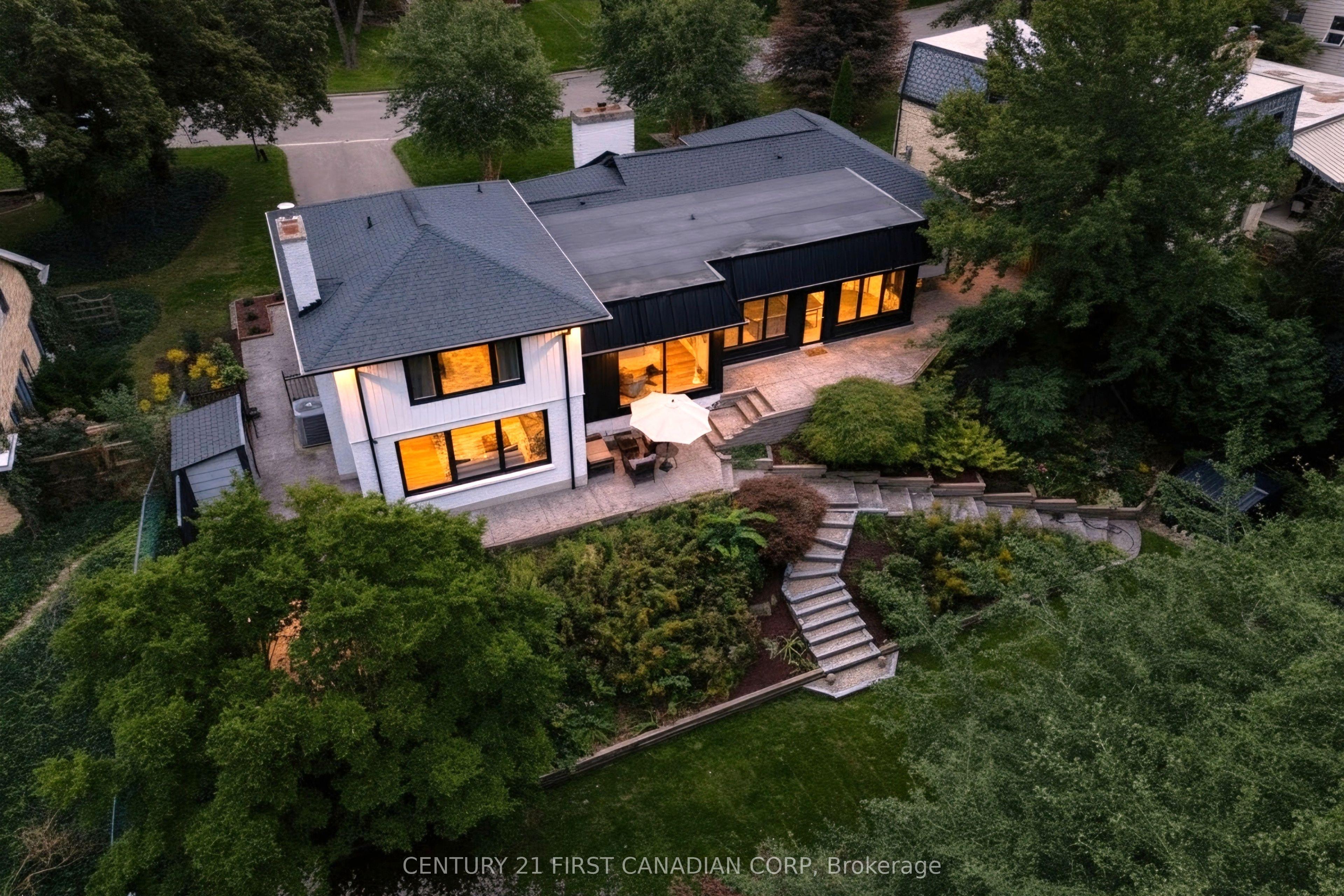 1125 The Parkway — photo 1