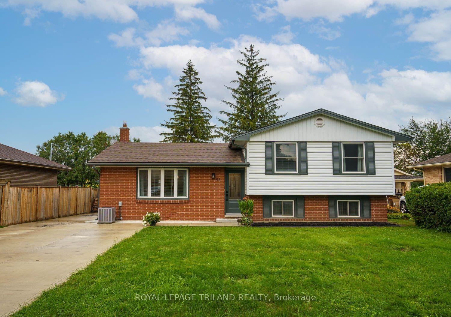 93 Goldwick Crescent — photo 1
