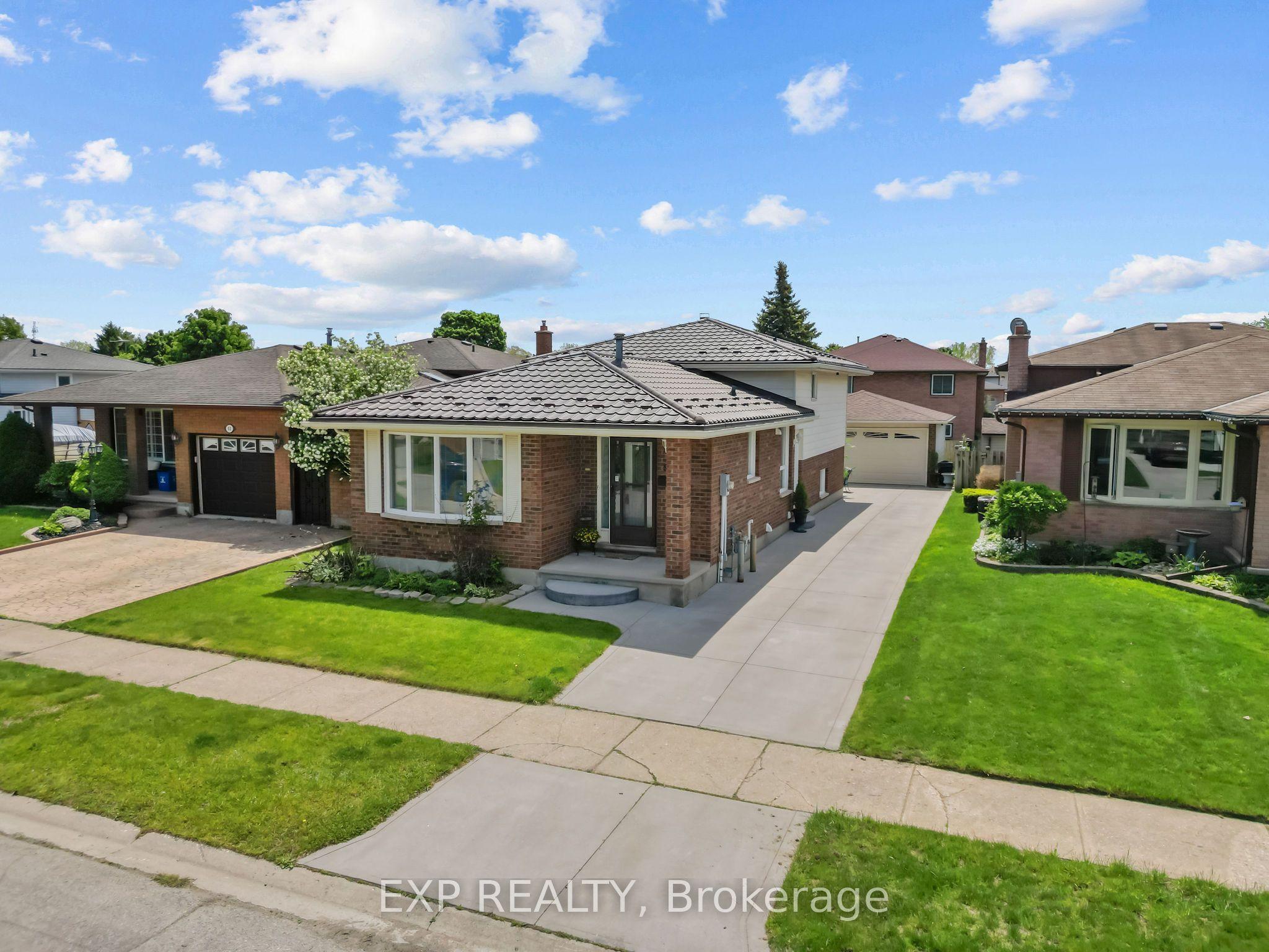 56 Classic Crescent — photo 1