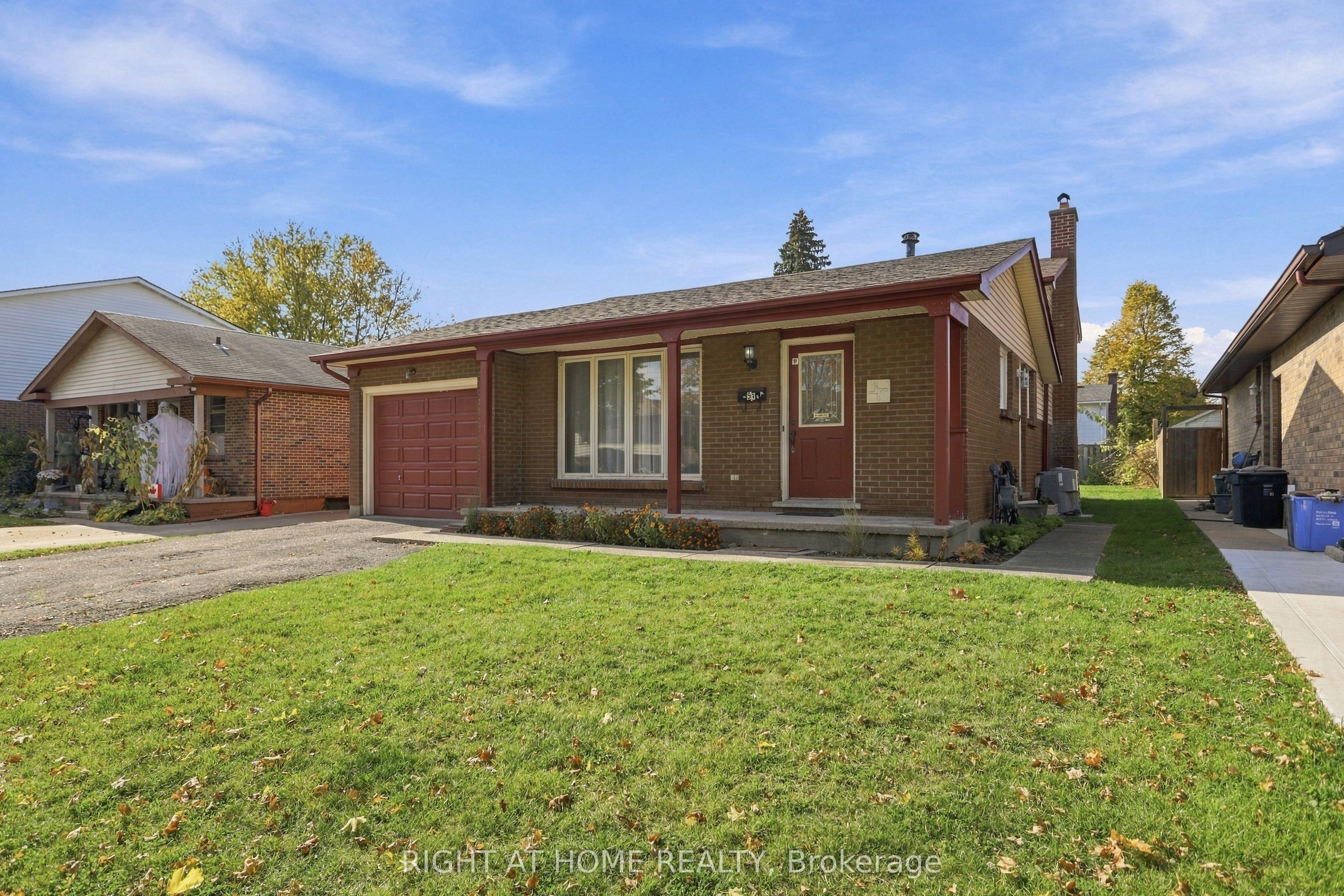53 Lysanda Avenue — photo 1