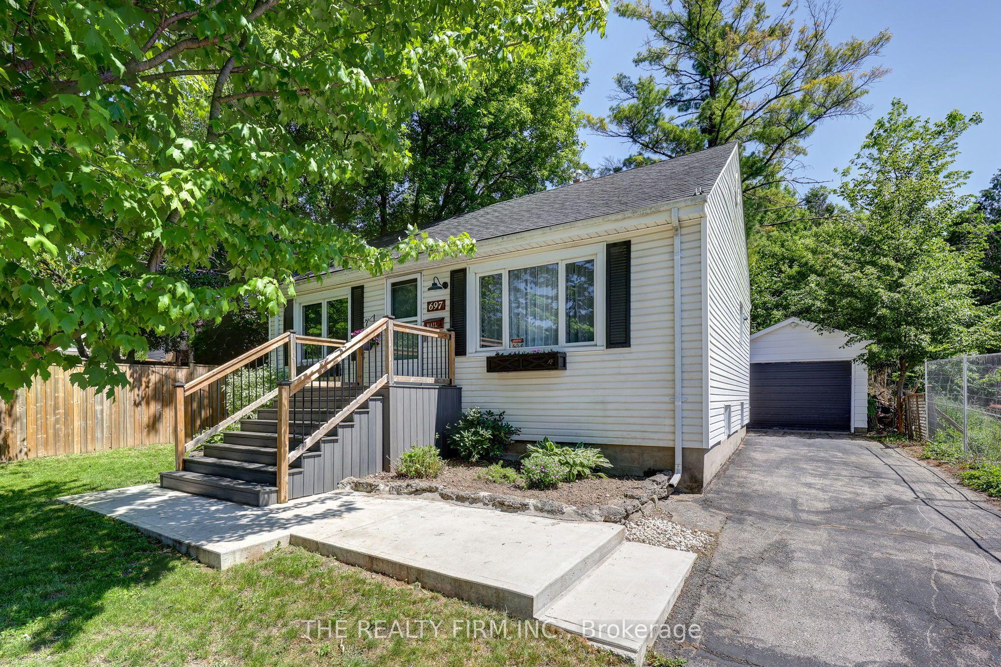 697 Victoria Street — photo 1