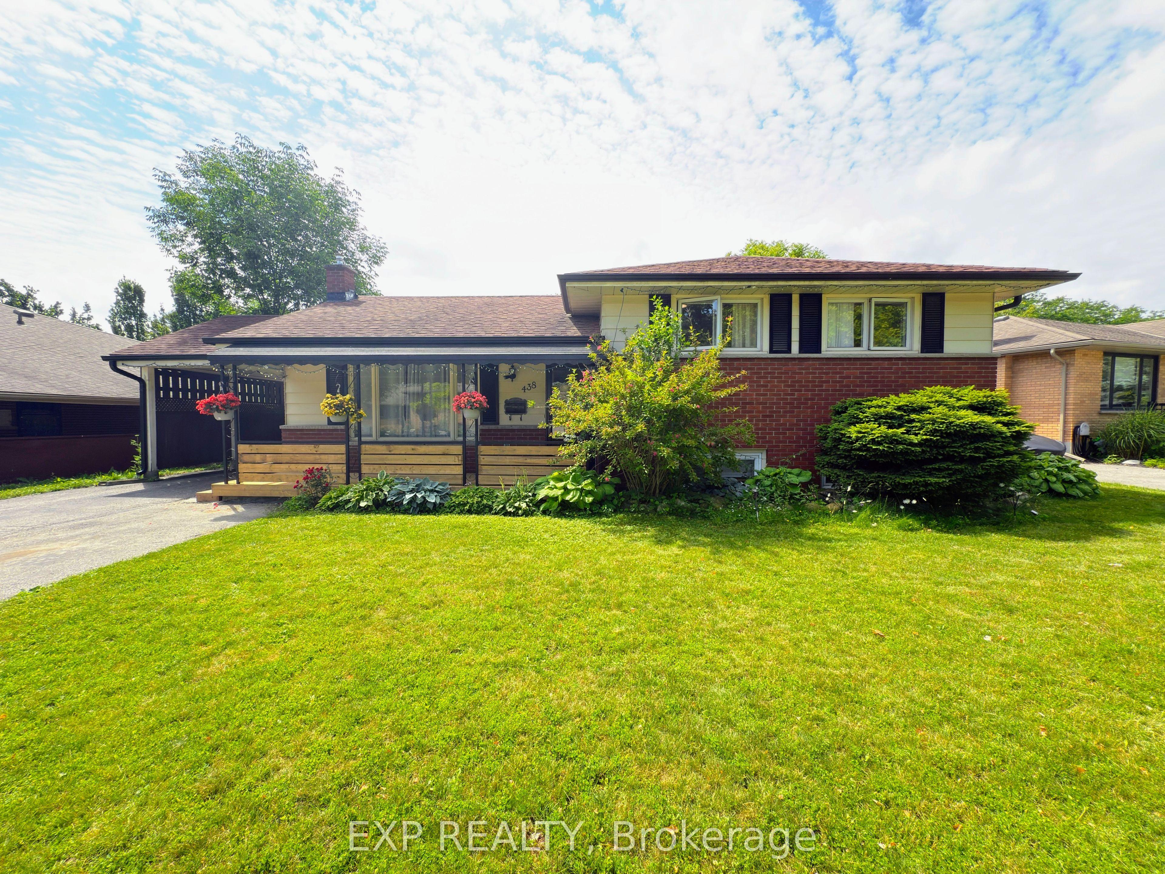 438 Magnolia Crescent — photo 1