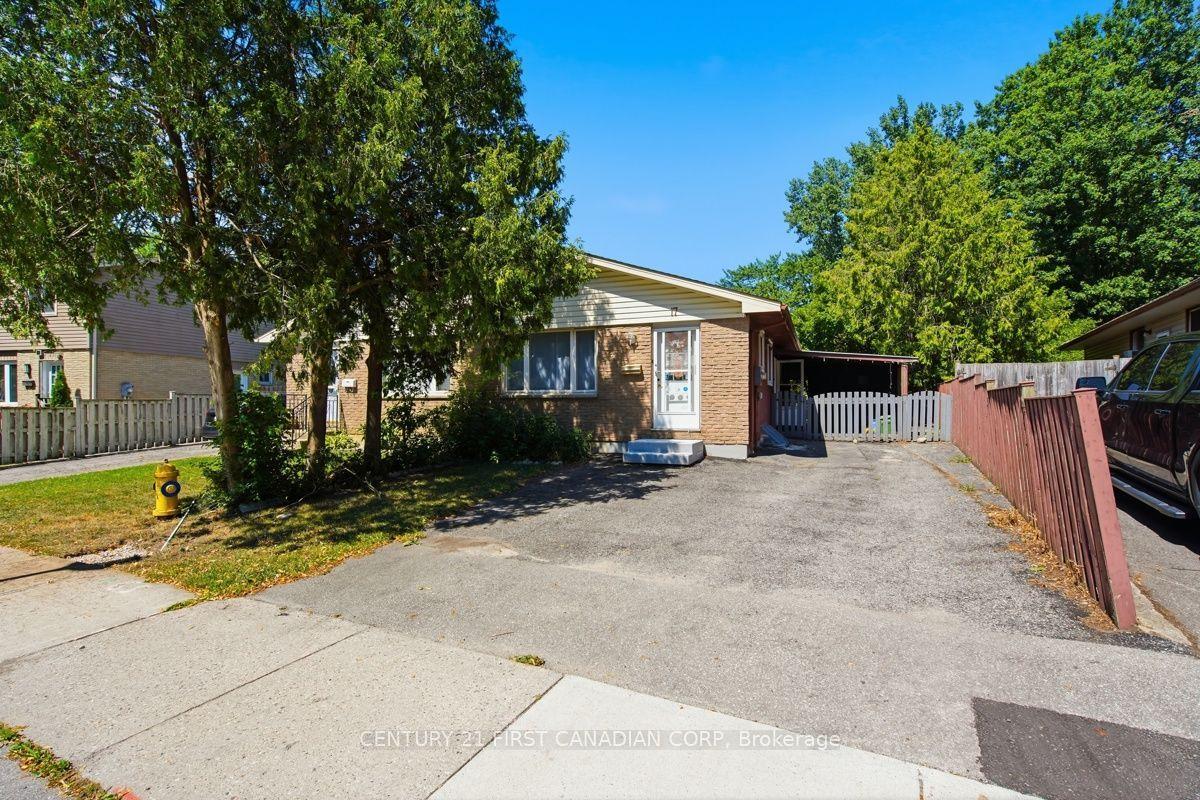 17 Edgemere Crescent — photo 1